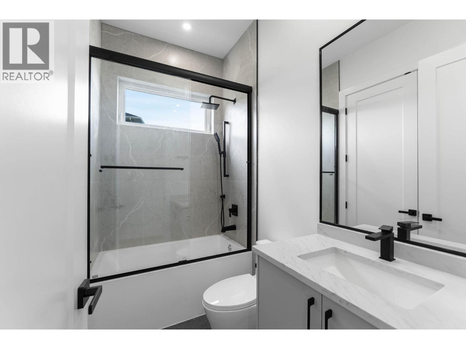 Picture for 2095 Cortina  Drive https://www.cirrealty.ca/reb/bc/3/10365183_49.jpg