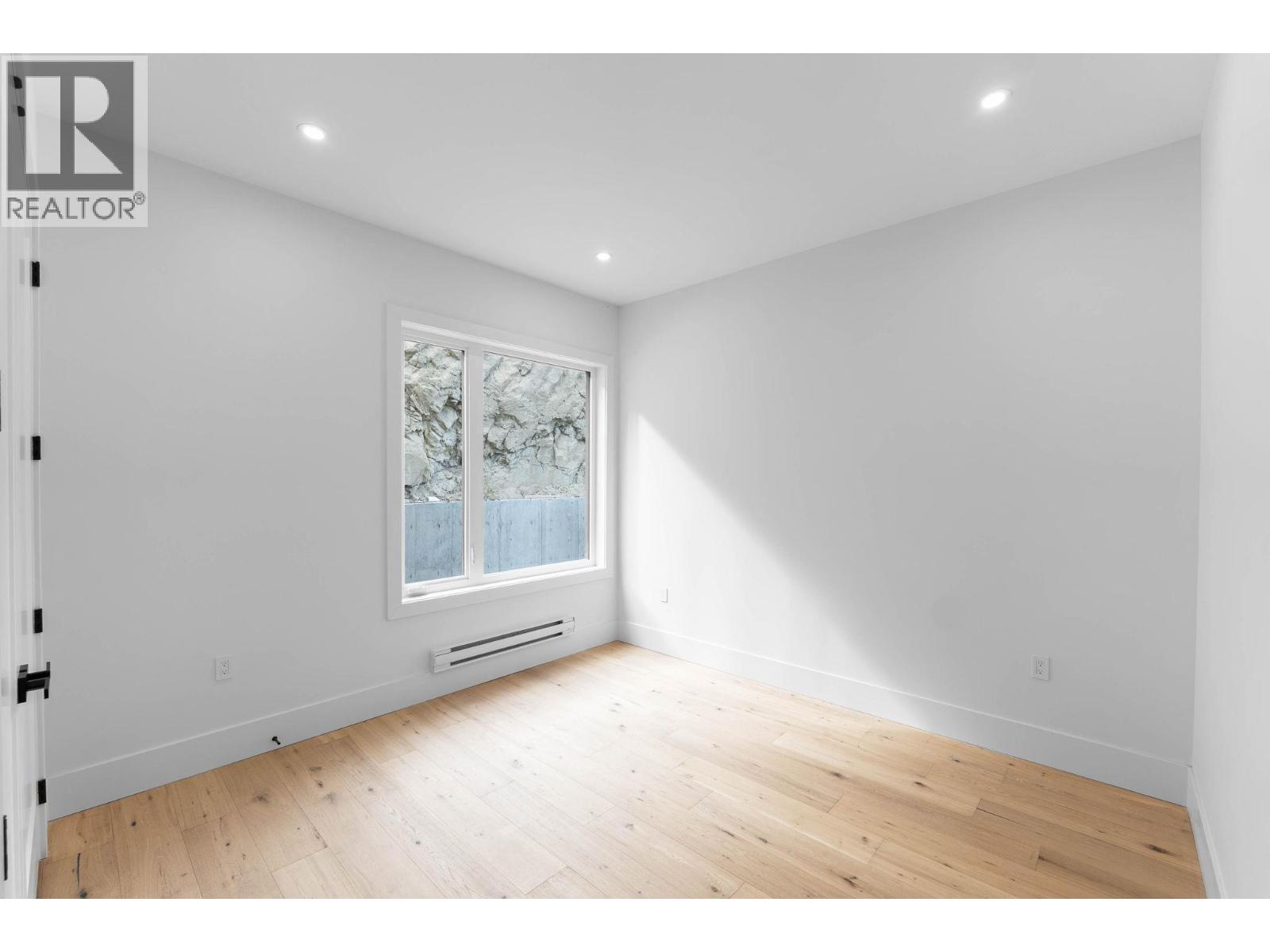 Picture for 2095 Cortina  Drive https://www.cirrealty.ca/reb/bc/3/10365183_51.jpg