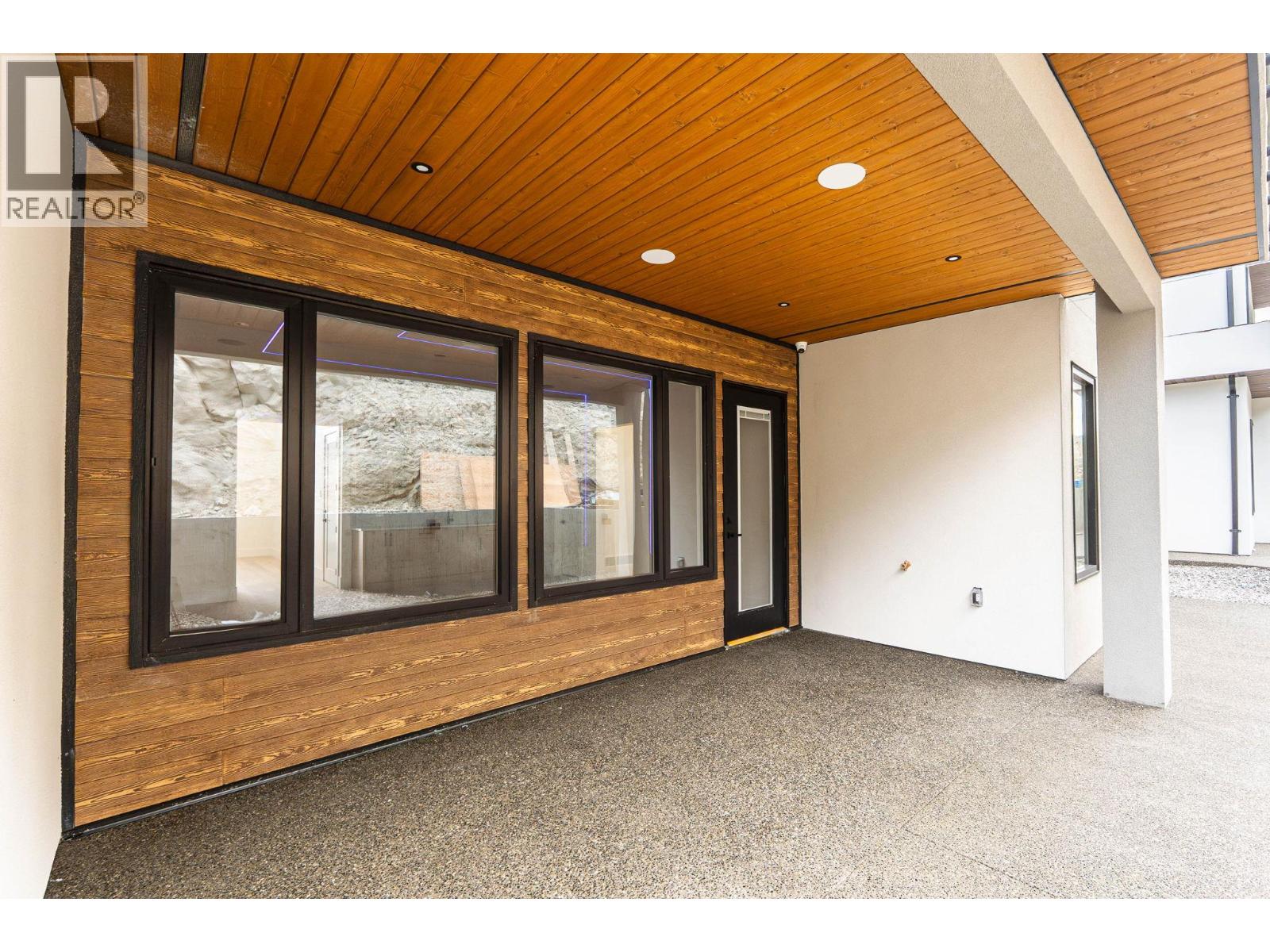 Picture for 2095 Cortina  Drive https://www.cirrealty.ca/reb/bc/3/10365183_53.jpg
