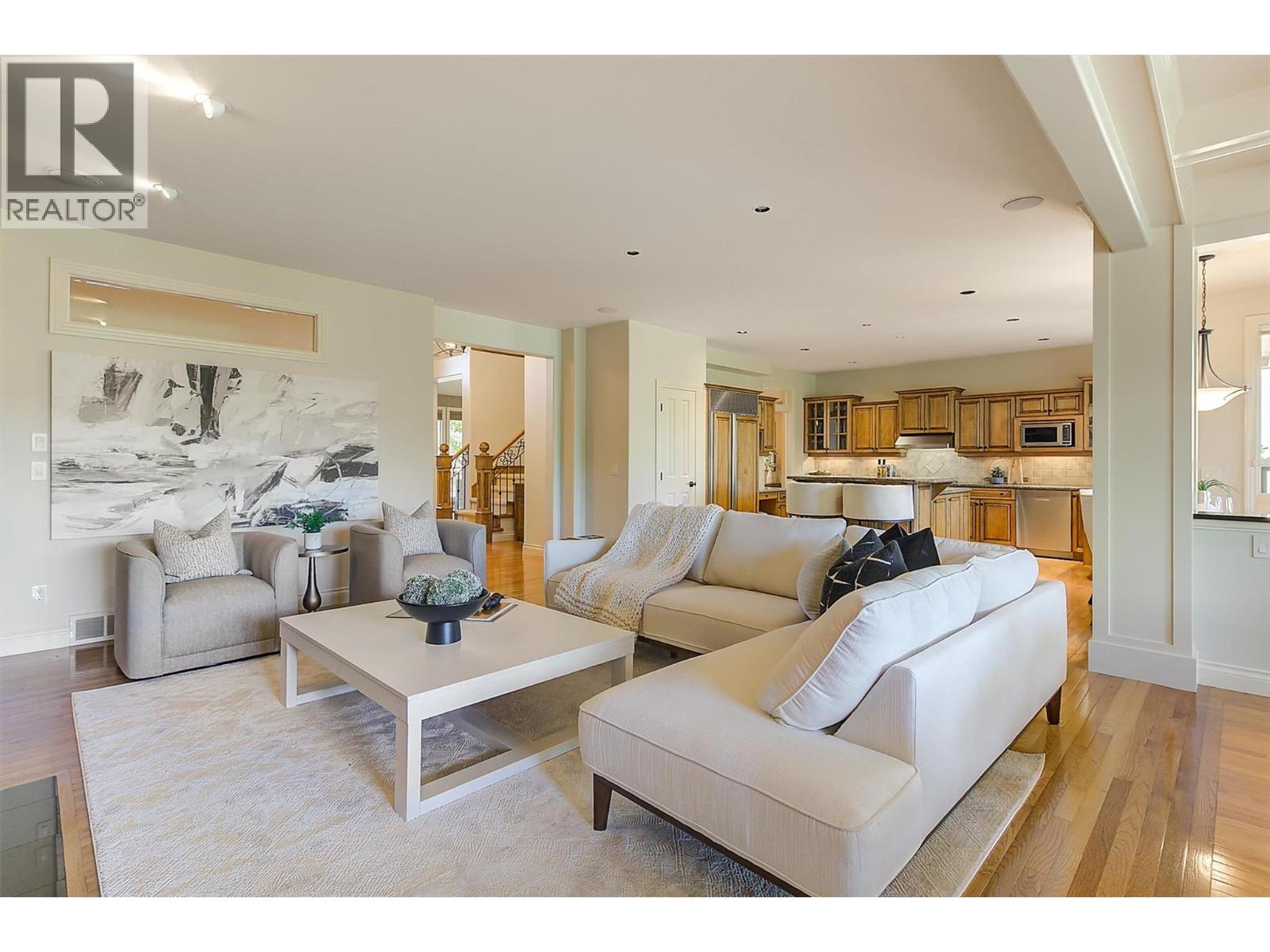 Picture for 3875 Gallaghers  Parkway https://www.cirrealty.ca/reb/bc/3/10365193_10.jpg