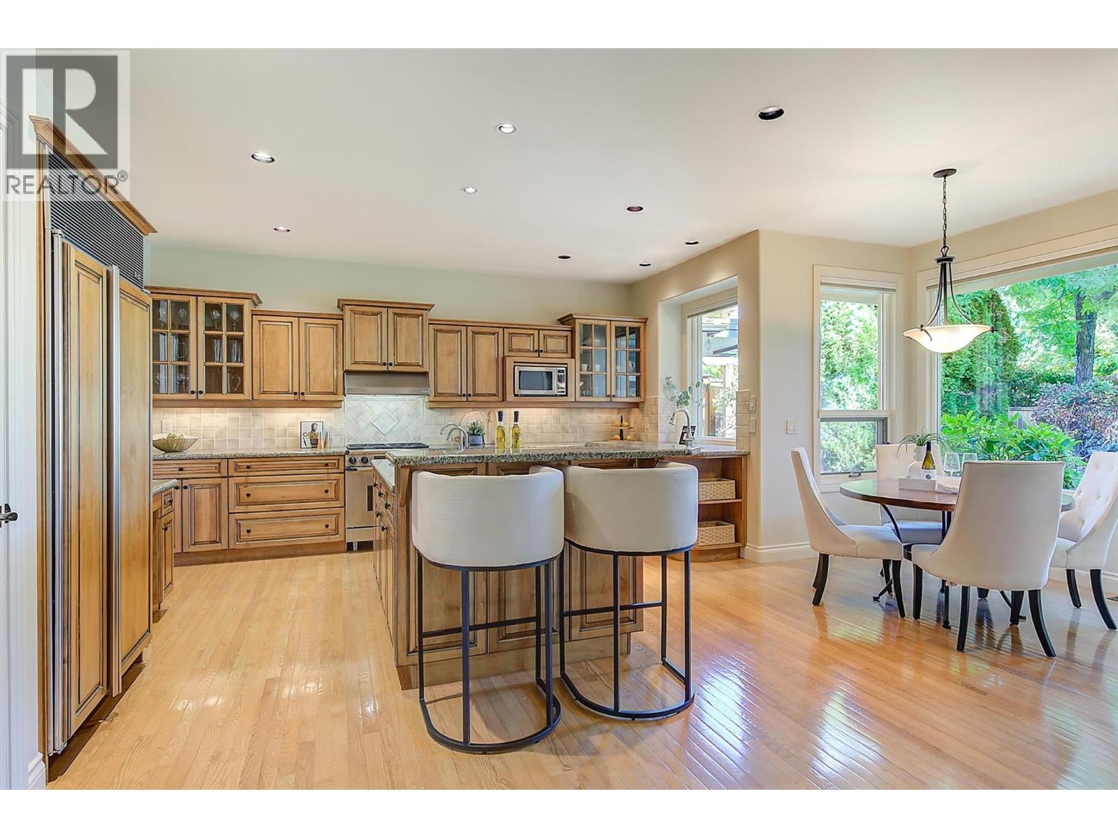 Picture for 3875 Gallaghers  Parkway https://www.cirrealty.ca/reb/bc/3/10365193_13.jpg