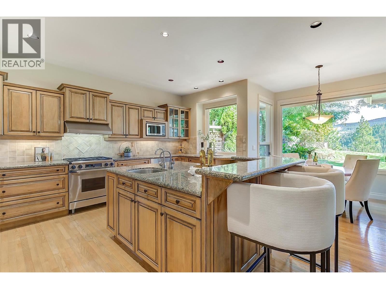 Picture for 3875 Gallaghers  Parkway https://www.cirrealty.ca/reb/bc/3/10365193_14.jpg