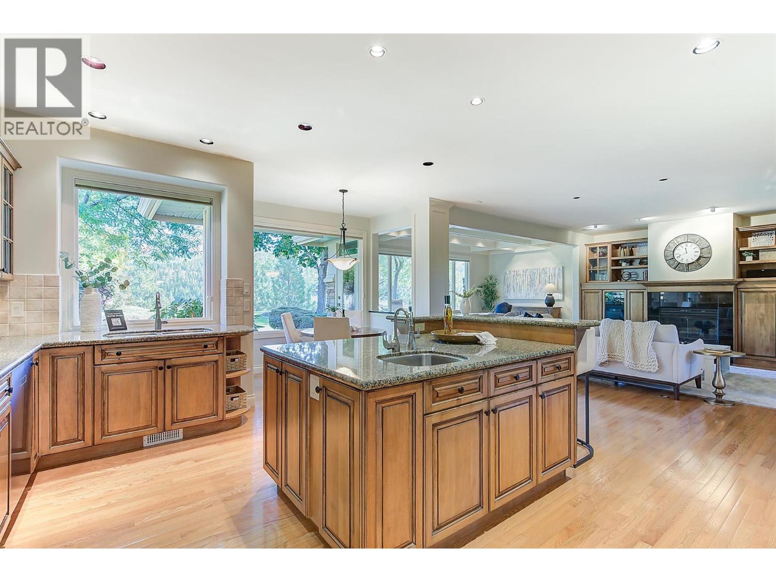 Picture for 3875 Gallaghers  Parkway https://www.cirrealty.ca/reb/bc/3/10365193_17.jpg