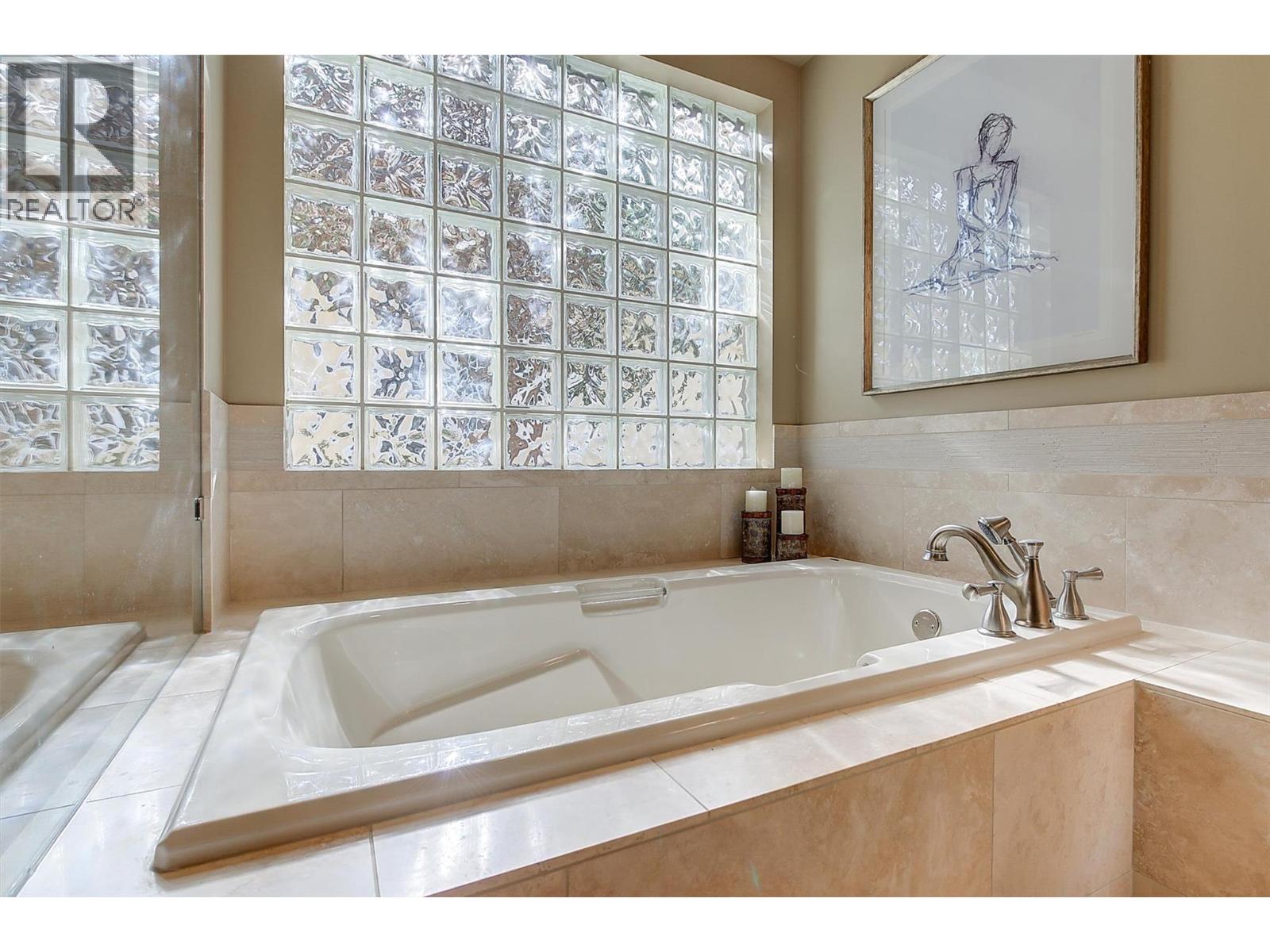 Picture for 3875 Gallaghers  Parkway https://www.cirrealty.ca/reb/bc/3/10365193_40.jpg