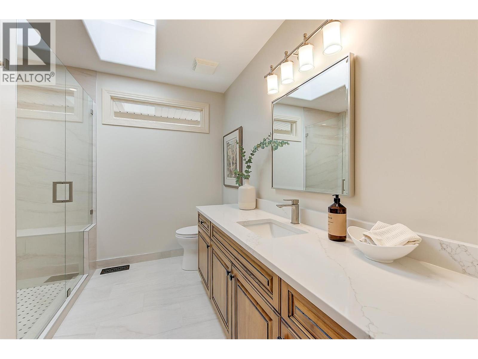 Picture for 3875 Gallaghers  Parkway https://www.cirrealty.ca/reb/bc/3/10365193_51.jpg