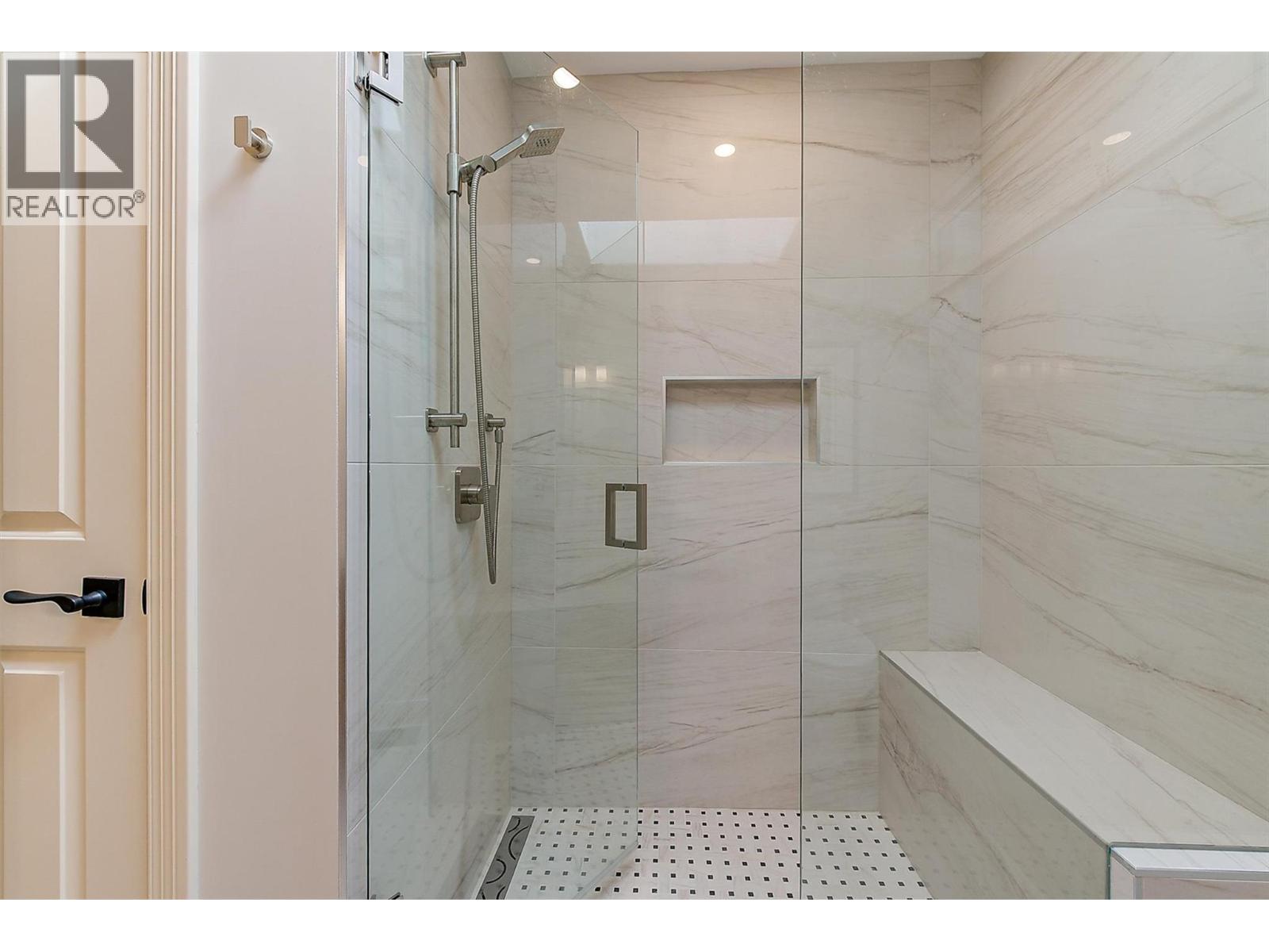 Picture for 3875 Gallaghers  Parkway https://www.cirrealty.ca/reb/bc/3/10365193_52.jpg