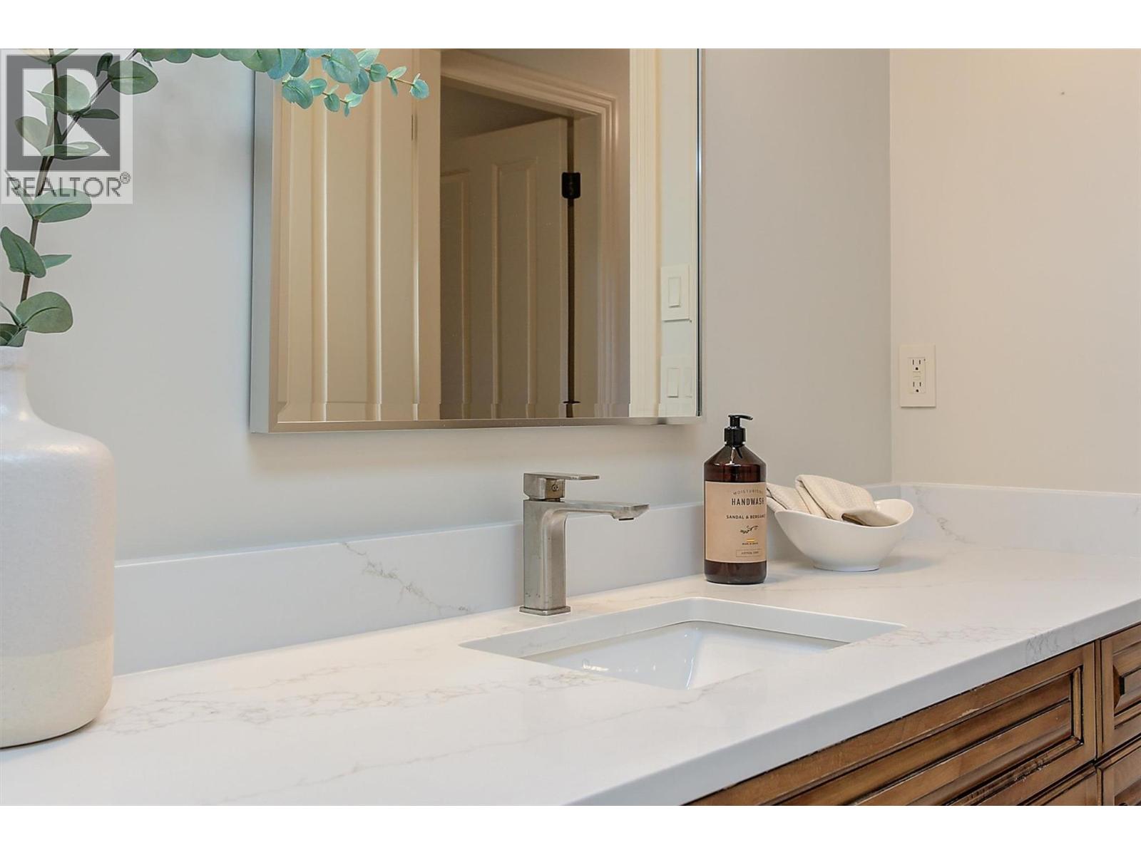 Picture for 3875 Gallaghers  Parkway https://www.cirrealty.ca/reb/bc/3/10365193_53.jpg