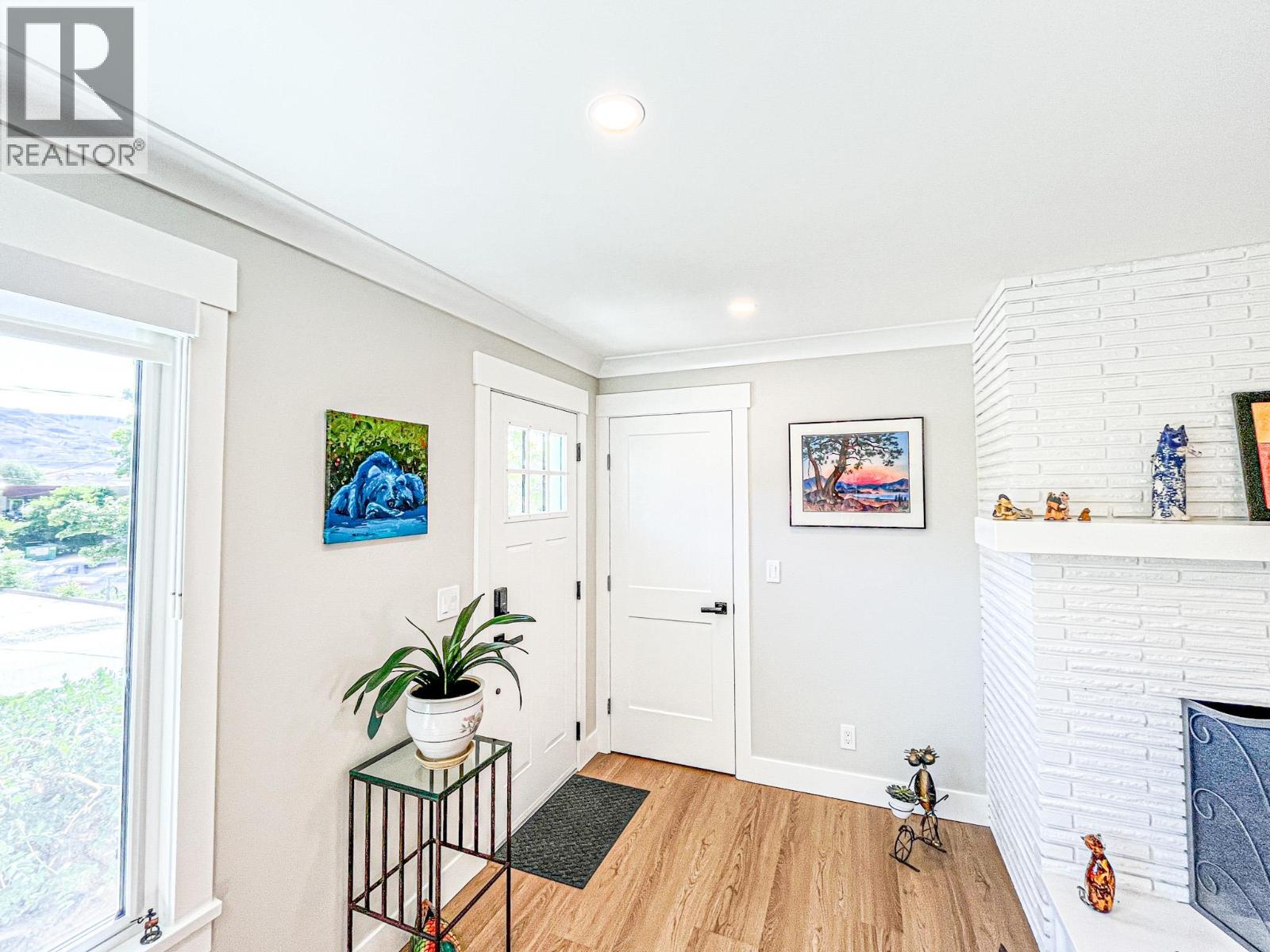 Picture for 7812 GRAVENSTEIN  Drive https://www.cirrealty.ca/reb/bc/3/10365223_11.jpg