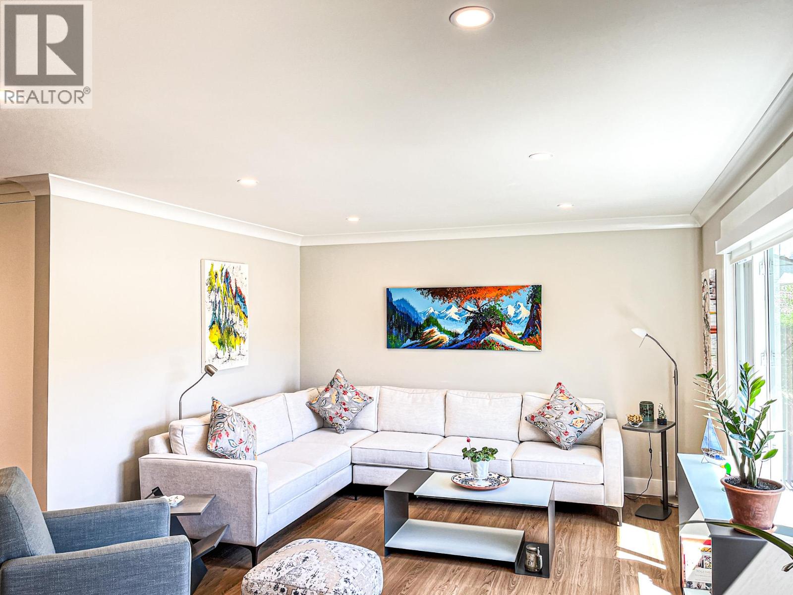 Picture for 7812 GRAVENSTEIN  Drive https://www.cirrealty.ca/reb/bc/3/10365223_16.jpg