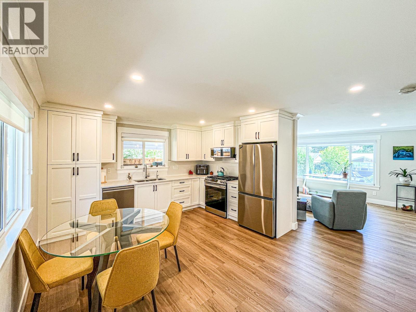 Picture for 7812 GRAVENSTEIN  Drive https://www.cirrealty.ca/reb/bc/3/10365223_7.jpg