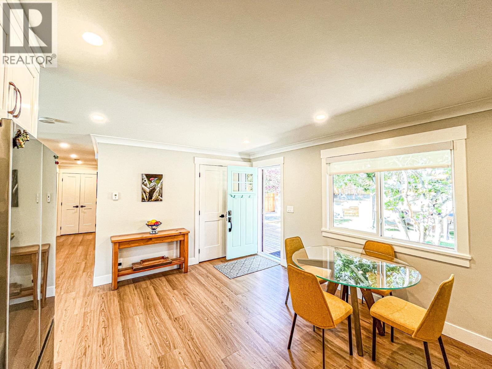 Picture for 7812 GRAVENSTEIN  Drive https://www.cirrealty.ca/reb/bc/3/10365223_9.jpg