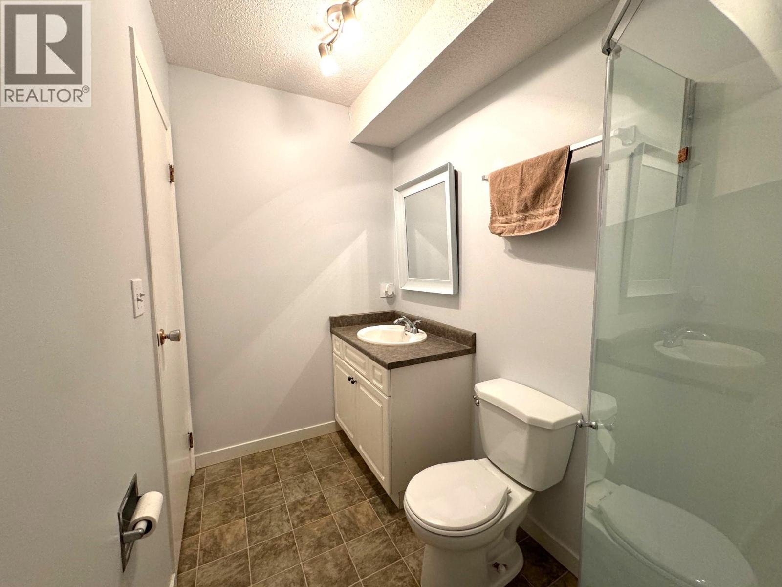 Picture for 3377 McIver  Road https://www.cirrealty.ca/reb/bc/3/10365423_14.jpg