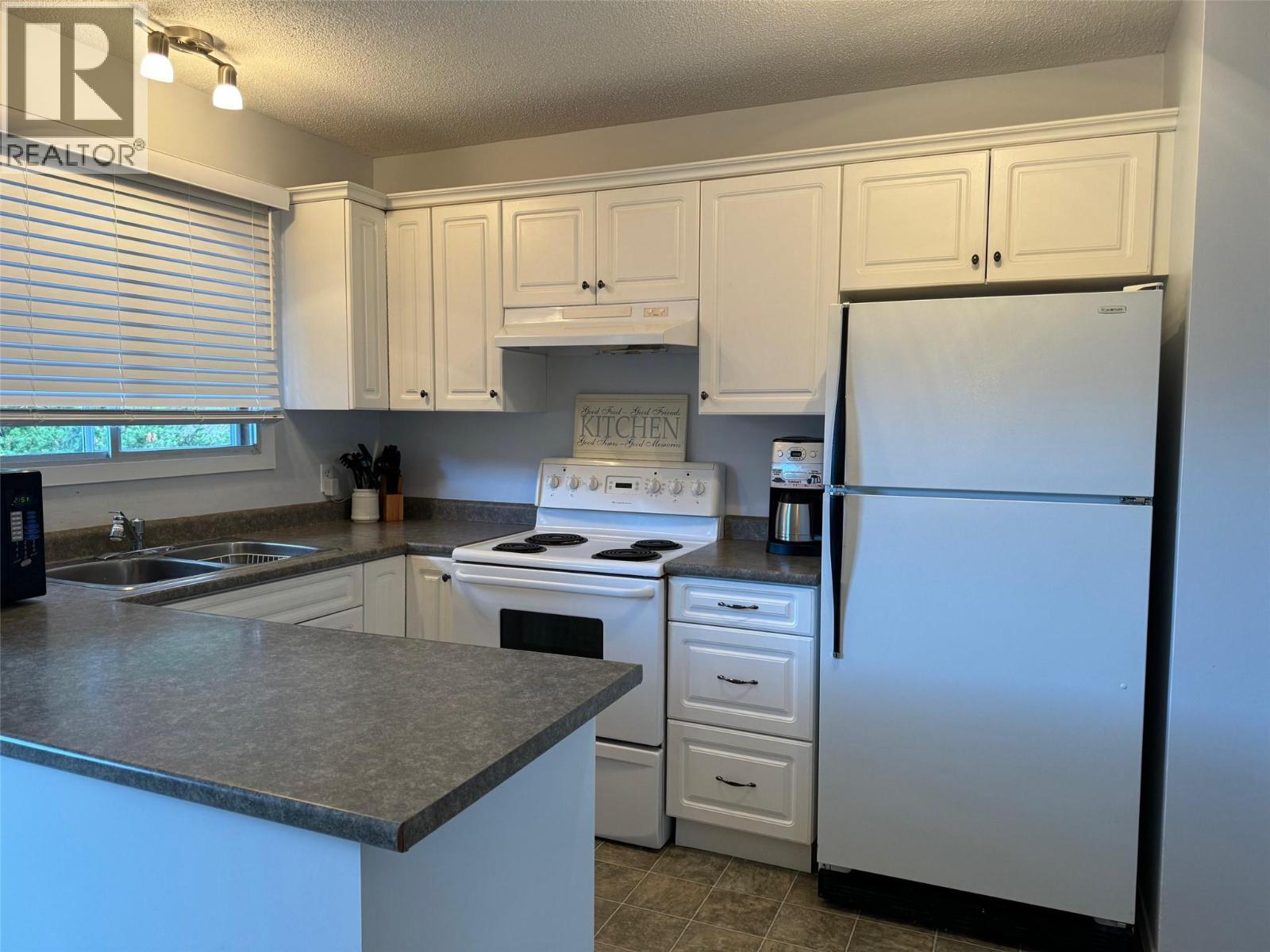 Picture for 3377 McIver  Road https://www.cirrealty.ca/reb/bc/3/10365423_2.jpg