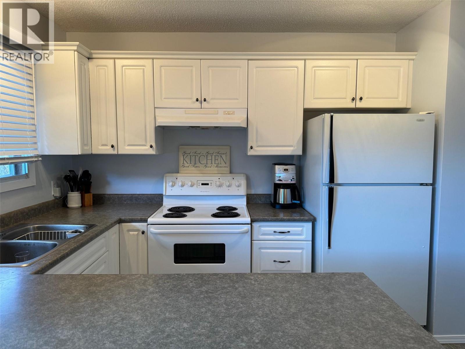 Picture for 3377 McIver  Road https://www.cirrealty.ca/reb/bc/3/10365423_3.jpg