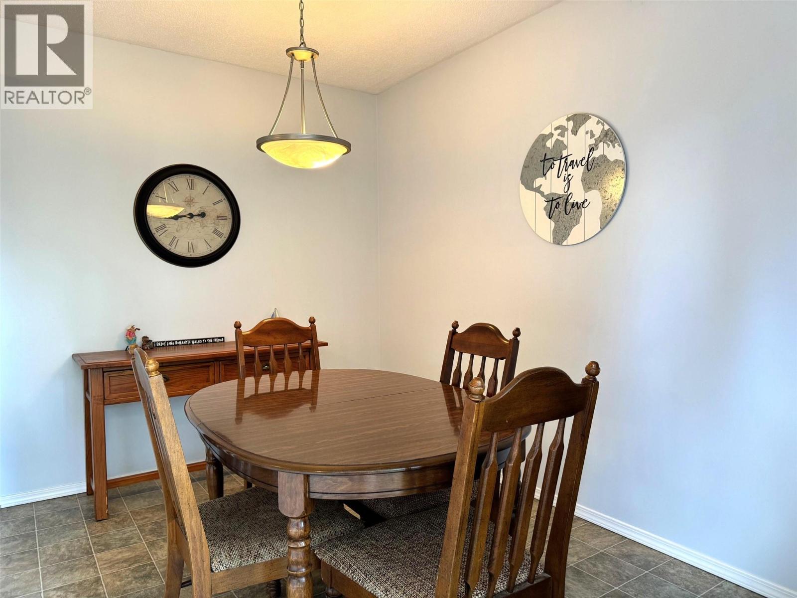 Picture for 3377 McIver  Road https://www.cirrealty.ca/reb/bc/3/10365423_4.jpg