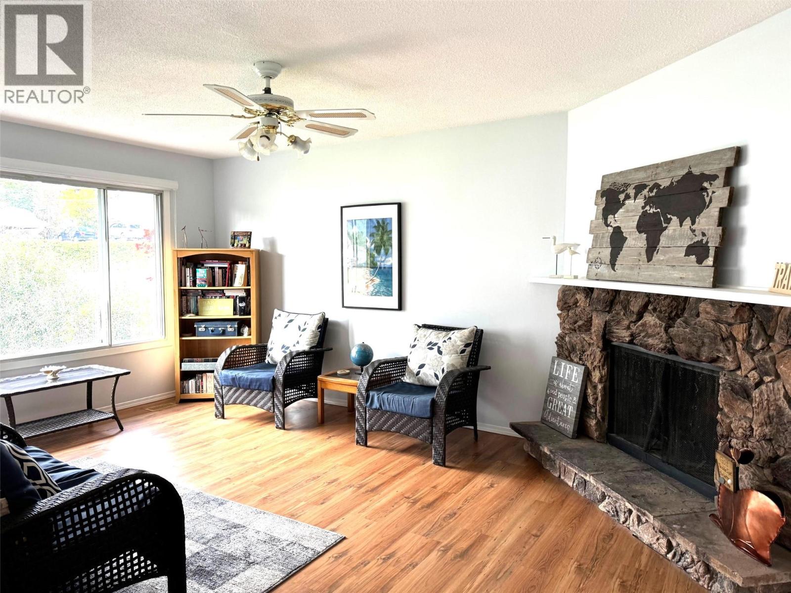 Picture for 3377 McIver  Road https://www.cirrealty.ca/reb/bc/3/10365423_5.jpg