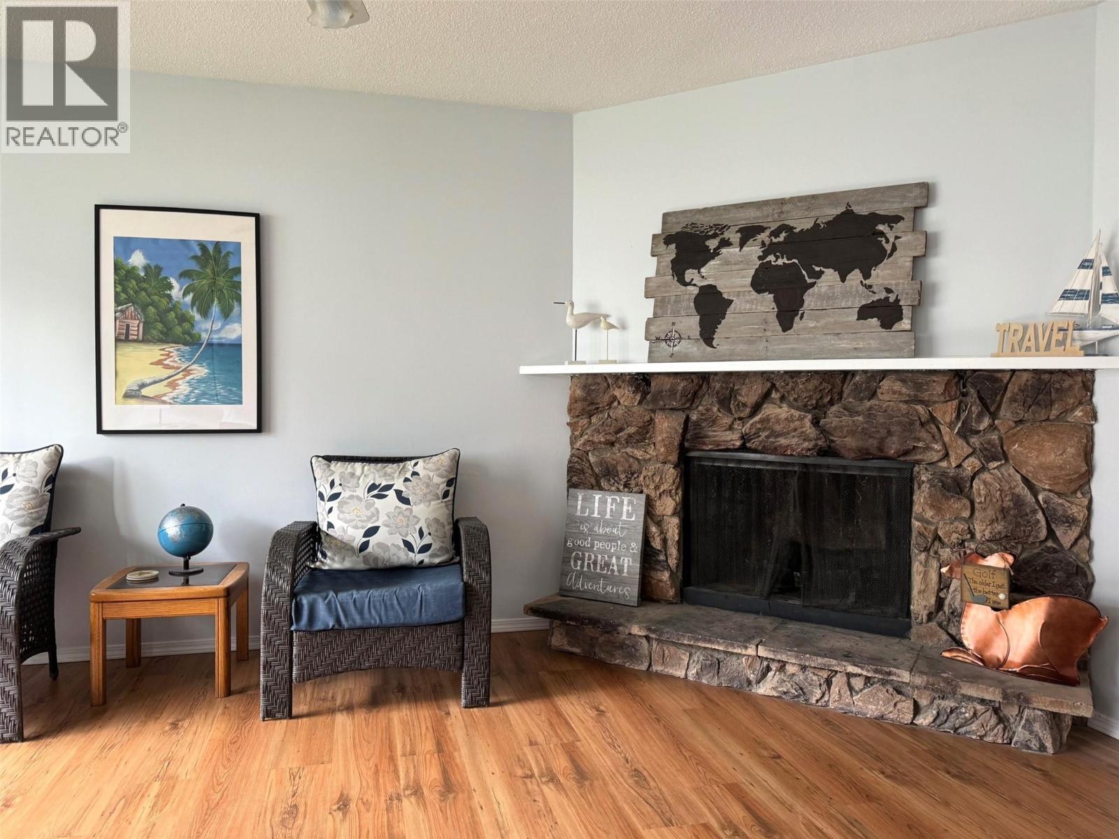 Picture for 3377 McIver  Road https://www.cirrealty.ca/reb/bc/3/10365423_6.jpg