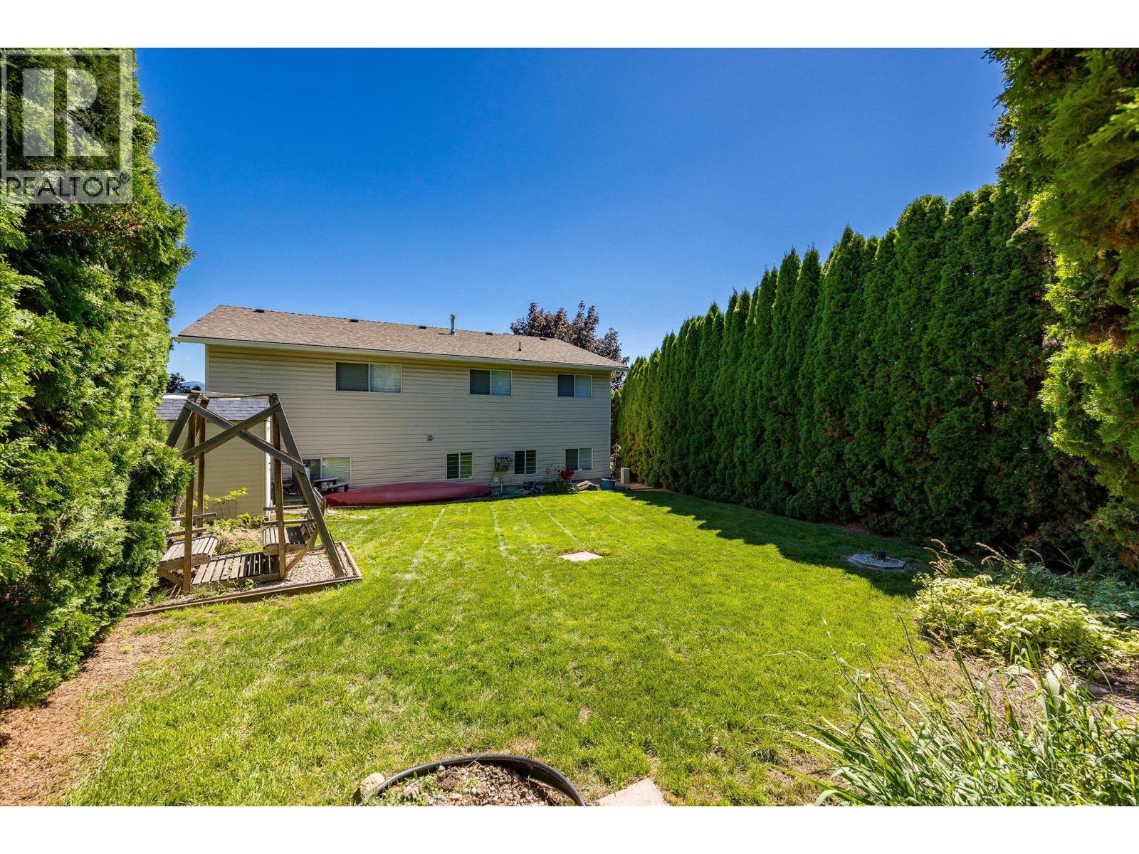 Picture for 3278 Sundance  Drive https://www.cirrealty.ca/reb/bc/3/10365593_14.jpg