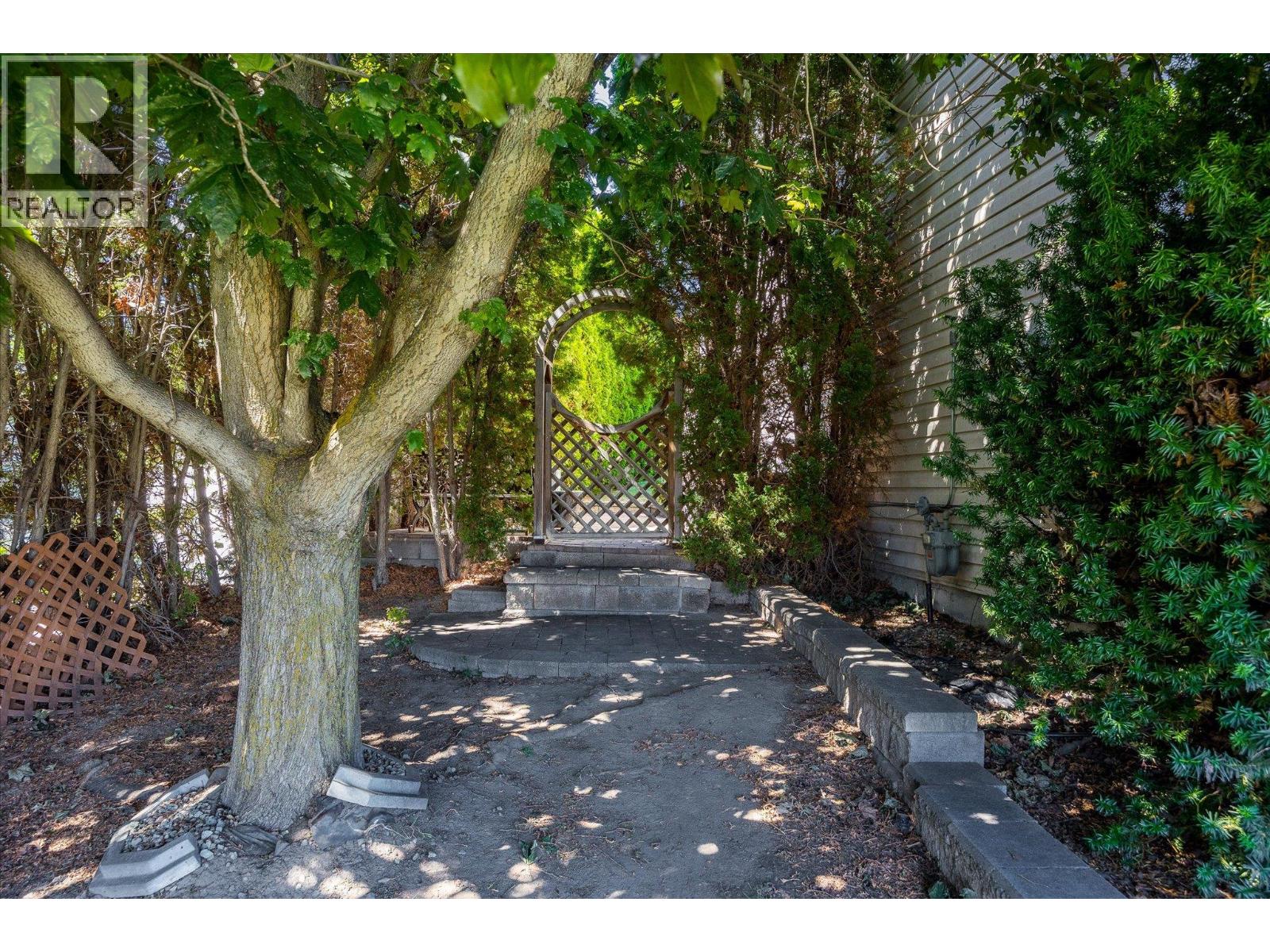 Picture for 3278 Sundance  Drive https://www.cirrealty.ca/reb/bc/3/10365593_19.jpg