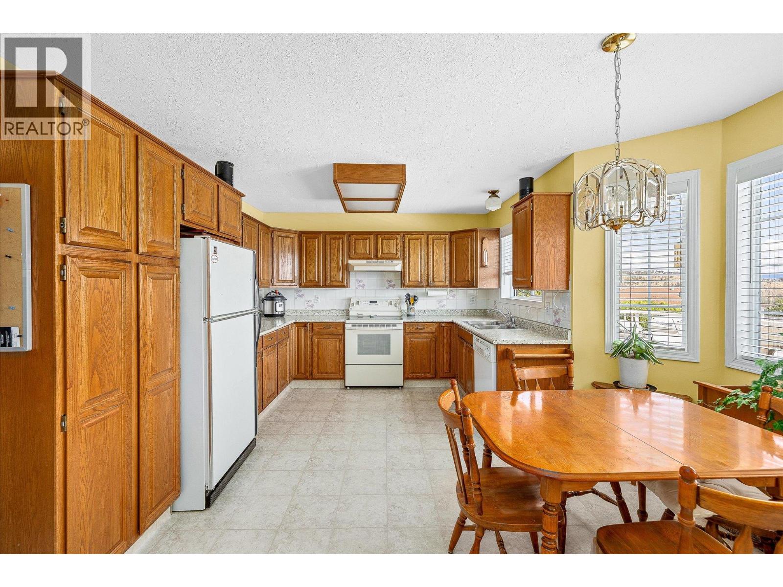Picture for 3278 Sundance  Drive https://www.cirrealty.ca/reb/bc/3/10365593_35.jpg