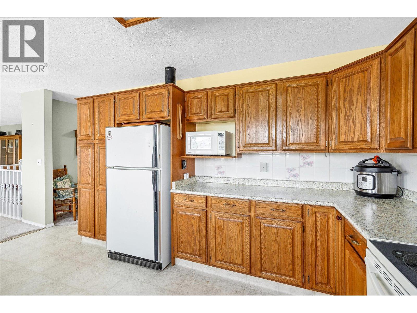 Picture for 3278 Sundance  Drive https://www.cirrealty.ca/reb/bc/3/10365593_37.jpg