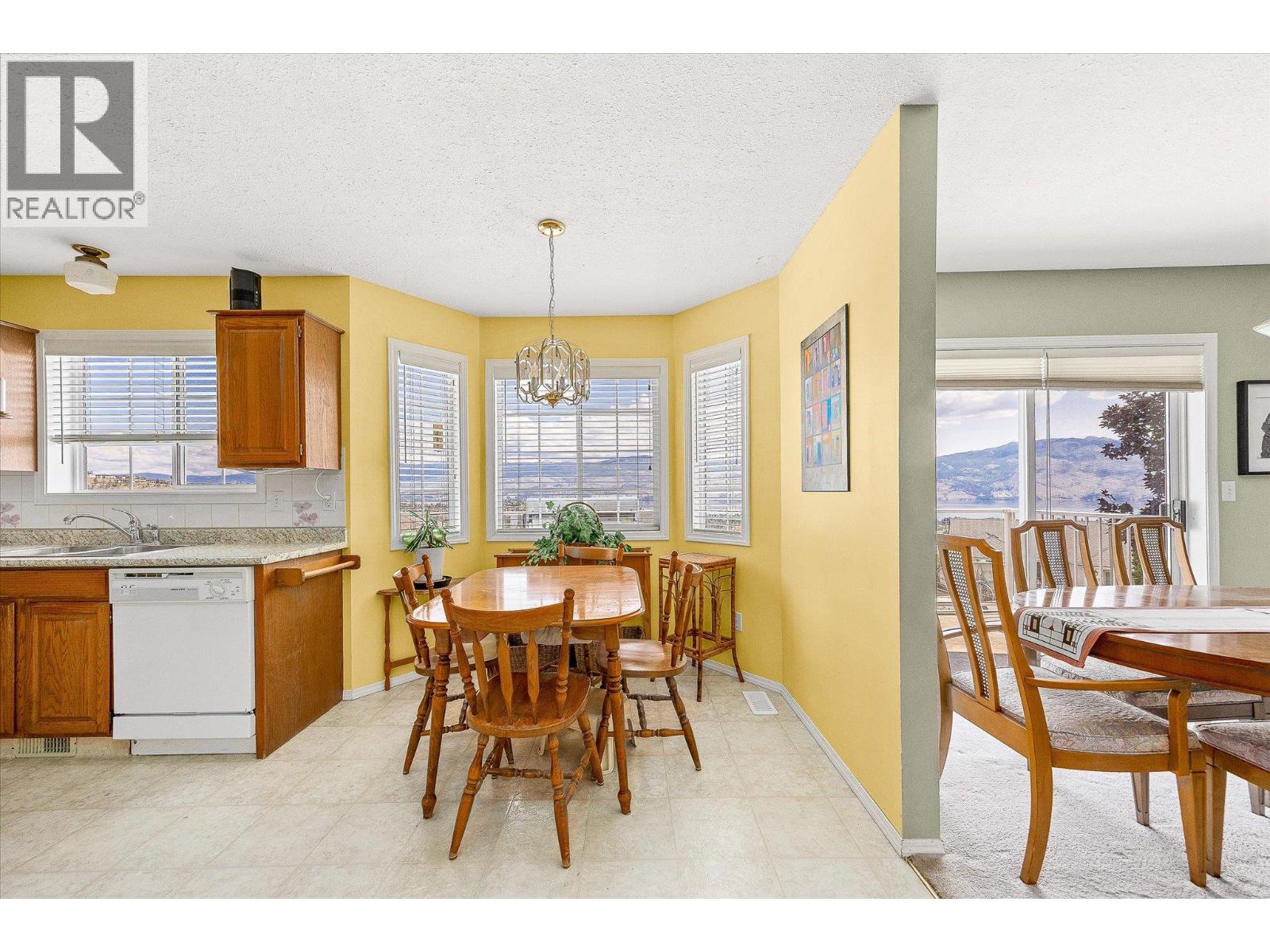 Picture for 3278 Sundance  Drive https://www.cirrealty.ca/reb/bc/3/10365593_39.jpg