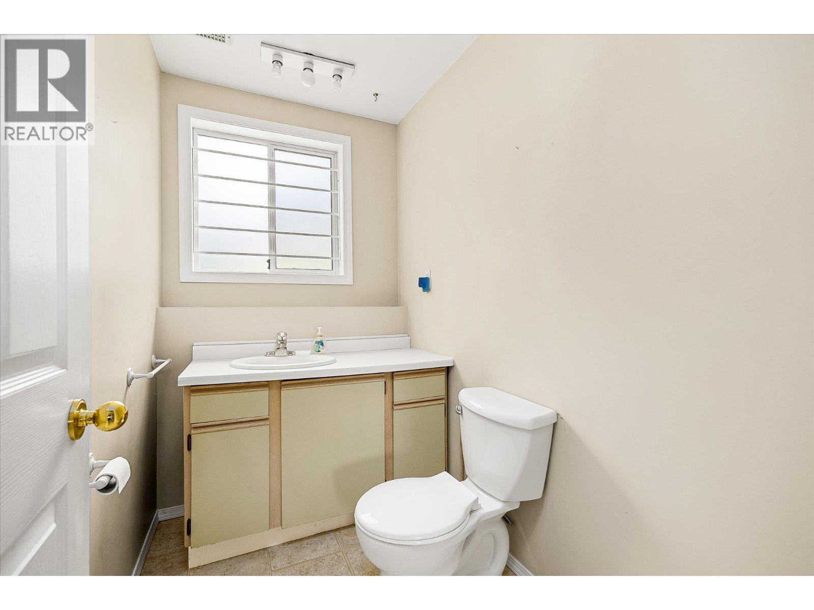 Picture for 3278 Sundance  Drive https://www.cirrealty.ca/reb/bc/3/10365593_50.jpg