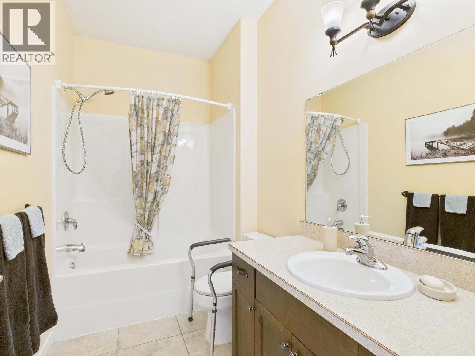 Picture for 12 WILDFLOWER  Court https://www.cirrealty.ca/reb/bc/3/10365633_15.jpg