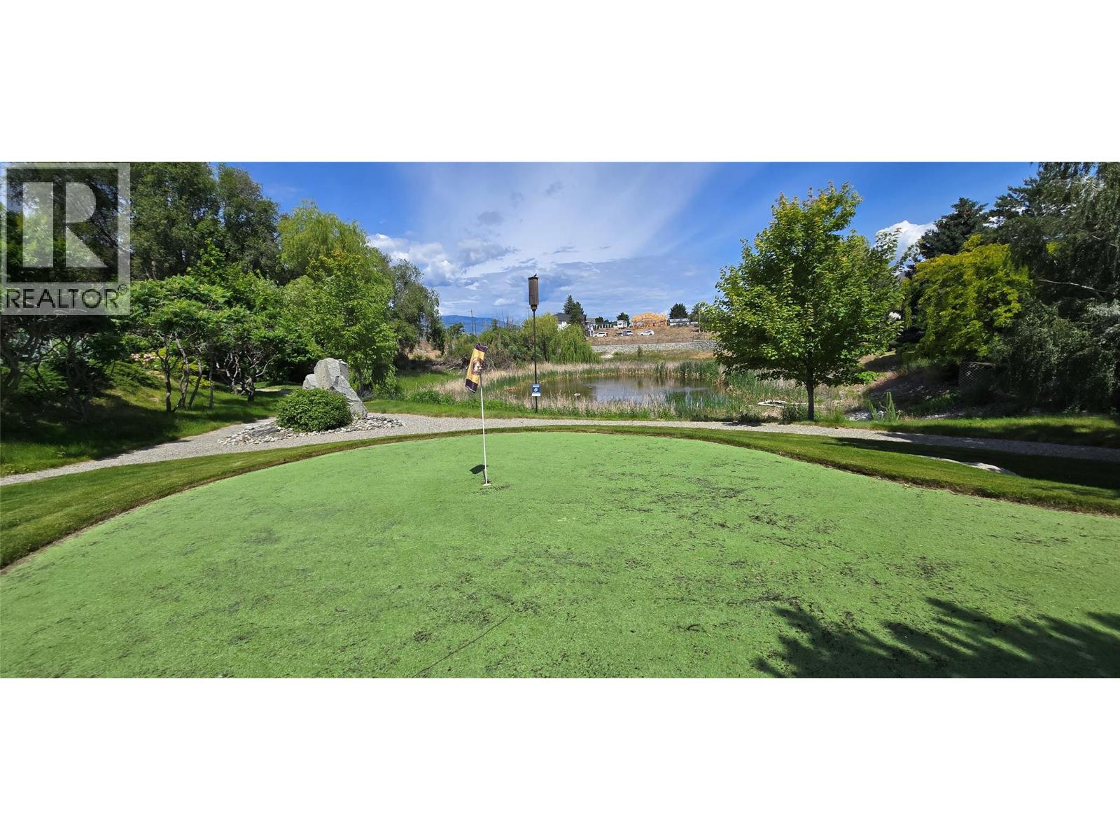 Picture for 12 WILDFLOWER  Court https://www.cirrealty.ca/reb/bc/3/10365633_28.jpg