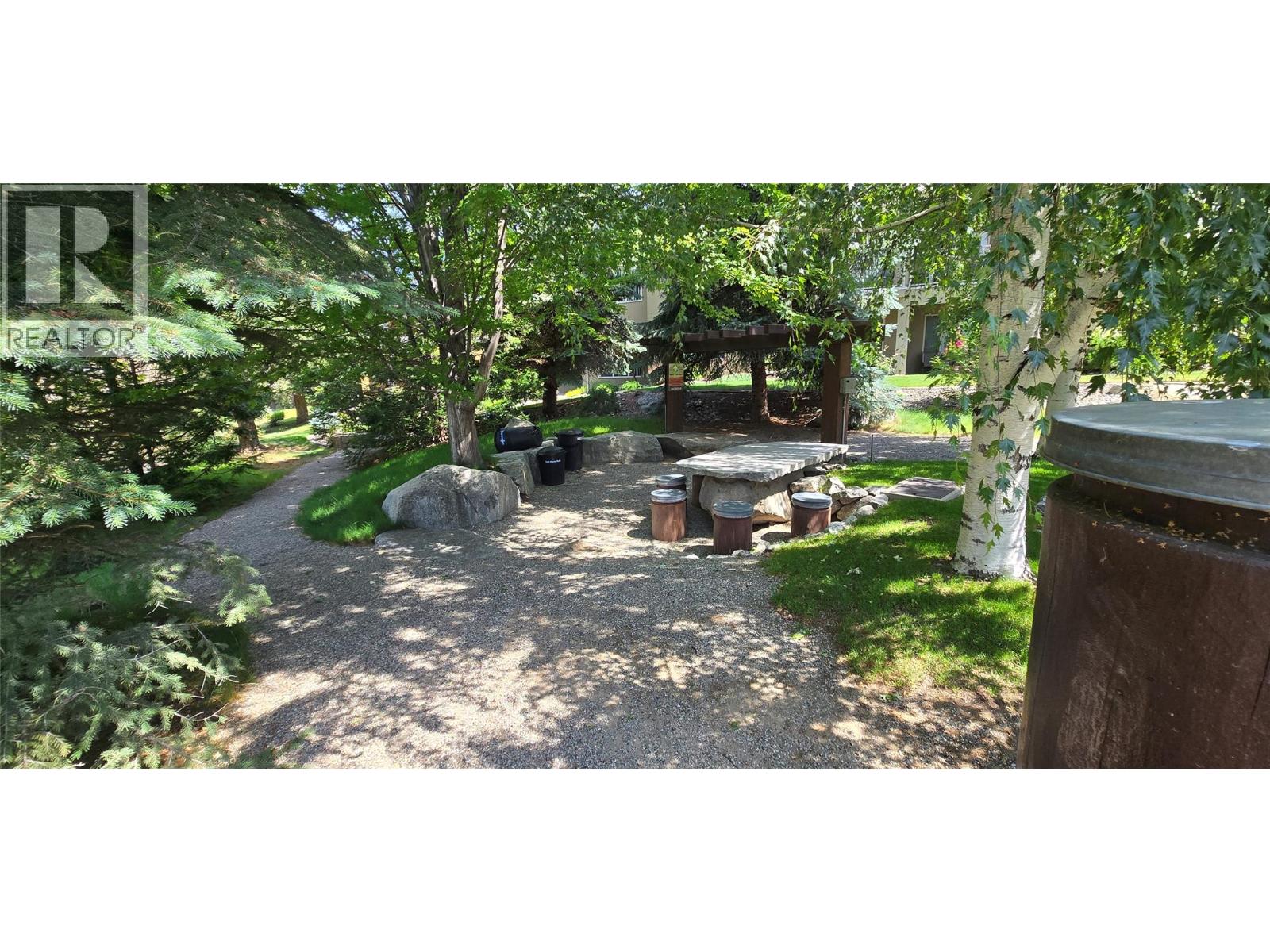 Picture for 12 WILDFLOWER  Court https://www.cirrealty.ca/reb/bc/3/10365633_30.jpg