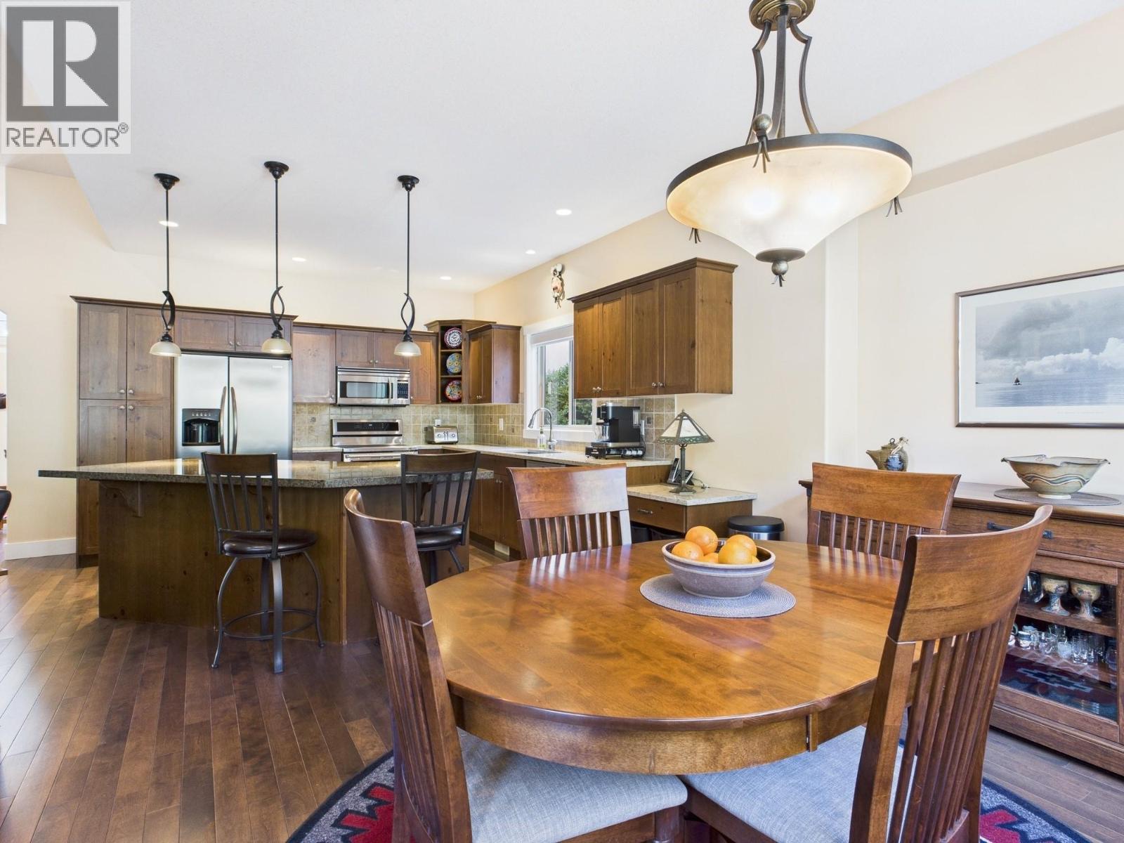 Picture for 12 WILDFLOWER  Court https://www.cirrealty.ca/reb/bc/3/10365633_8.jpg