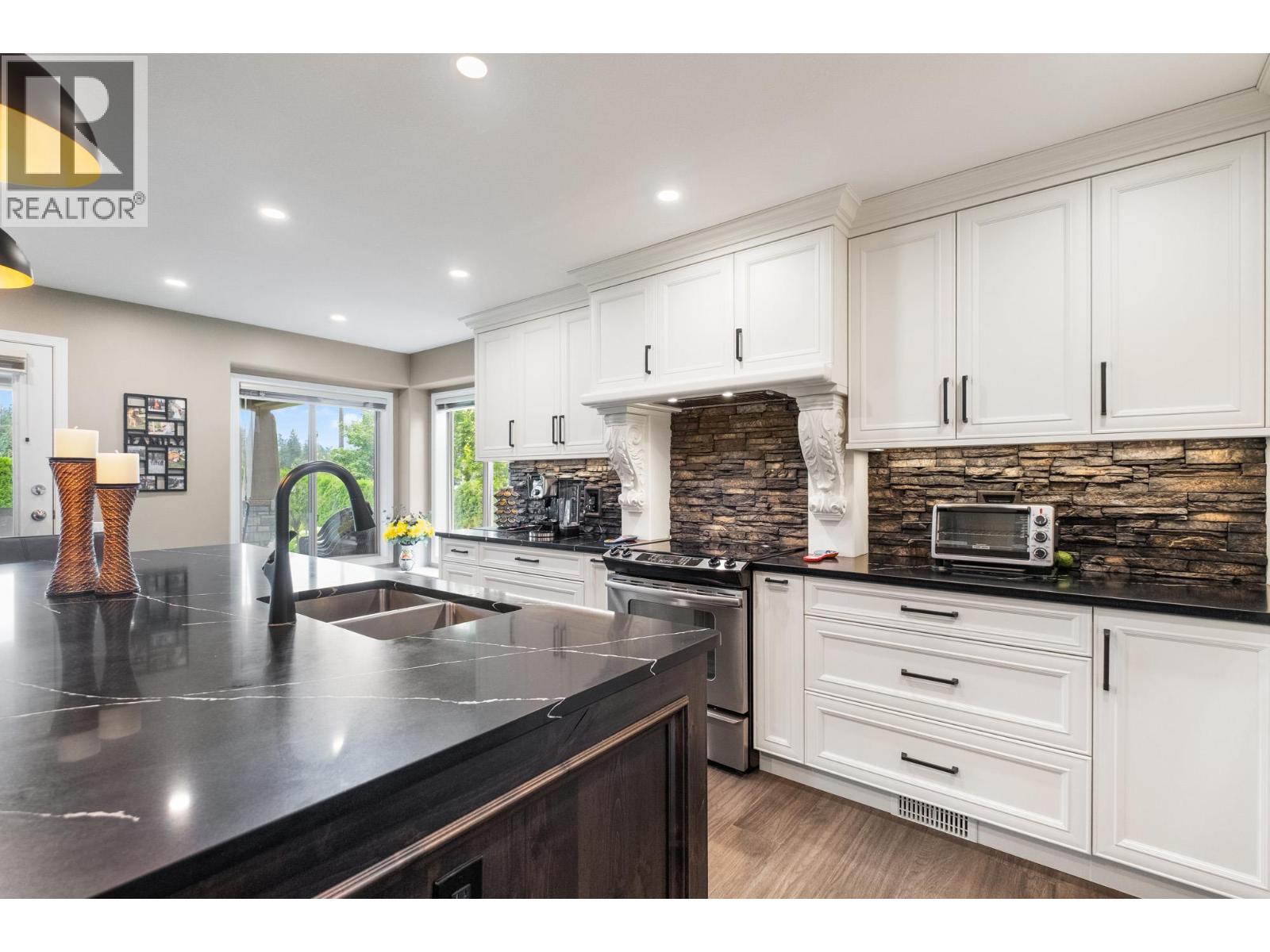 Picture for 3585 Kimatouche  Road https://www.cirrealty.ca/reb/bc/3/10365783_10.jpg