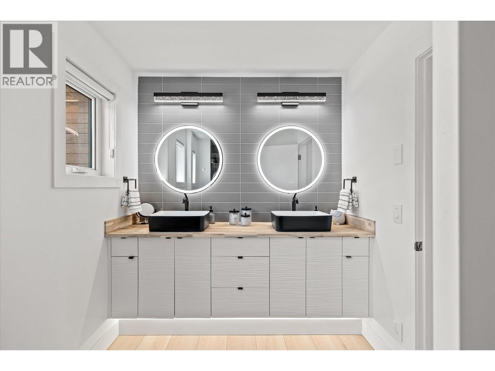 Picture for 750 Kuipers  Crescent https://www.cirrealty.ca/reb/bc/3/10365833_38.jpg