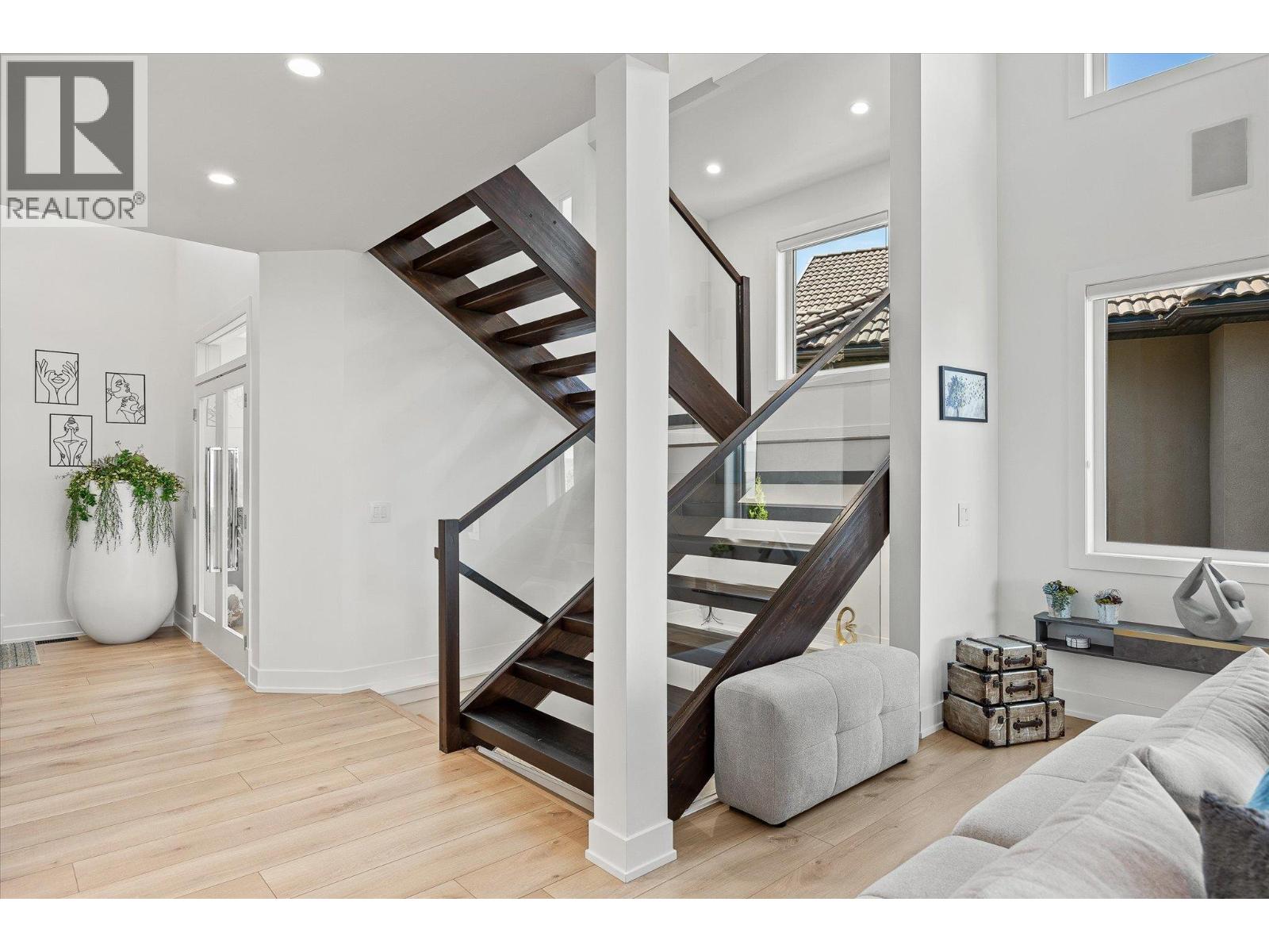 Picture for 750 Kuipers  Crescent https://www.cirrealty.ca/reb/bc/3/10365833_7.jpg