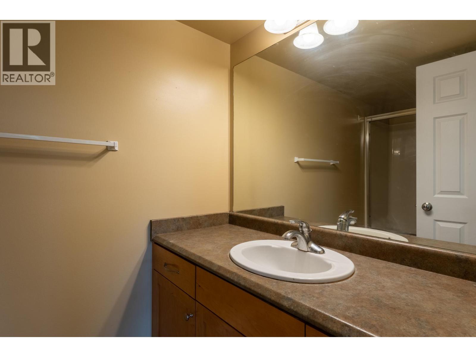 Picture for Unit #306, 135 Ziprick  Road https://www.cirrealty.ca/reb/bc/3/10365843_10.jpg