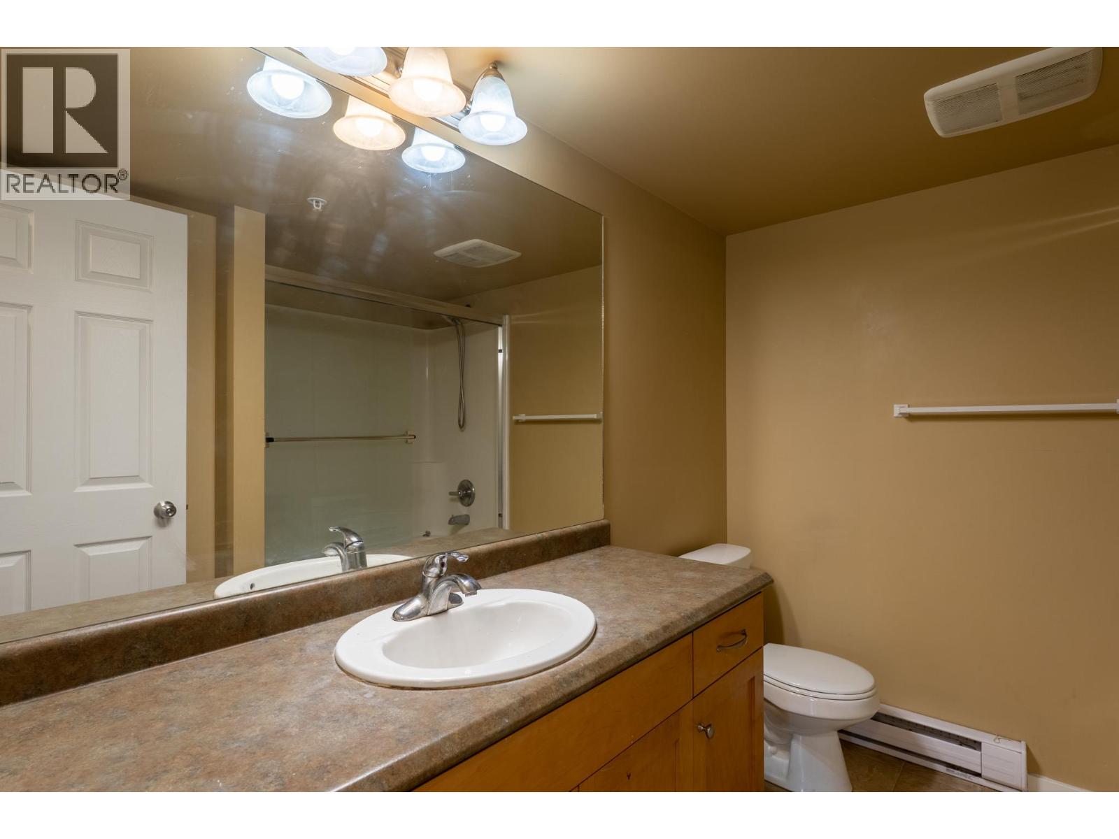Picture for Unit #306, 135 Ziprick  Road https://www.cirrealty.ca/reb/bc/3/10365843_11.jpg