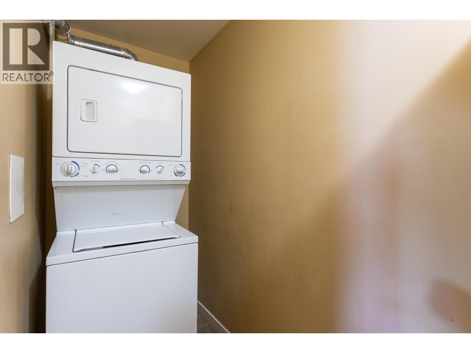 Picture for Unit #306, 135 Ziprick  Road https://www.cirrealty.ca/reb/bc/3/10365843_12.jpg