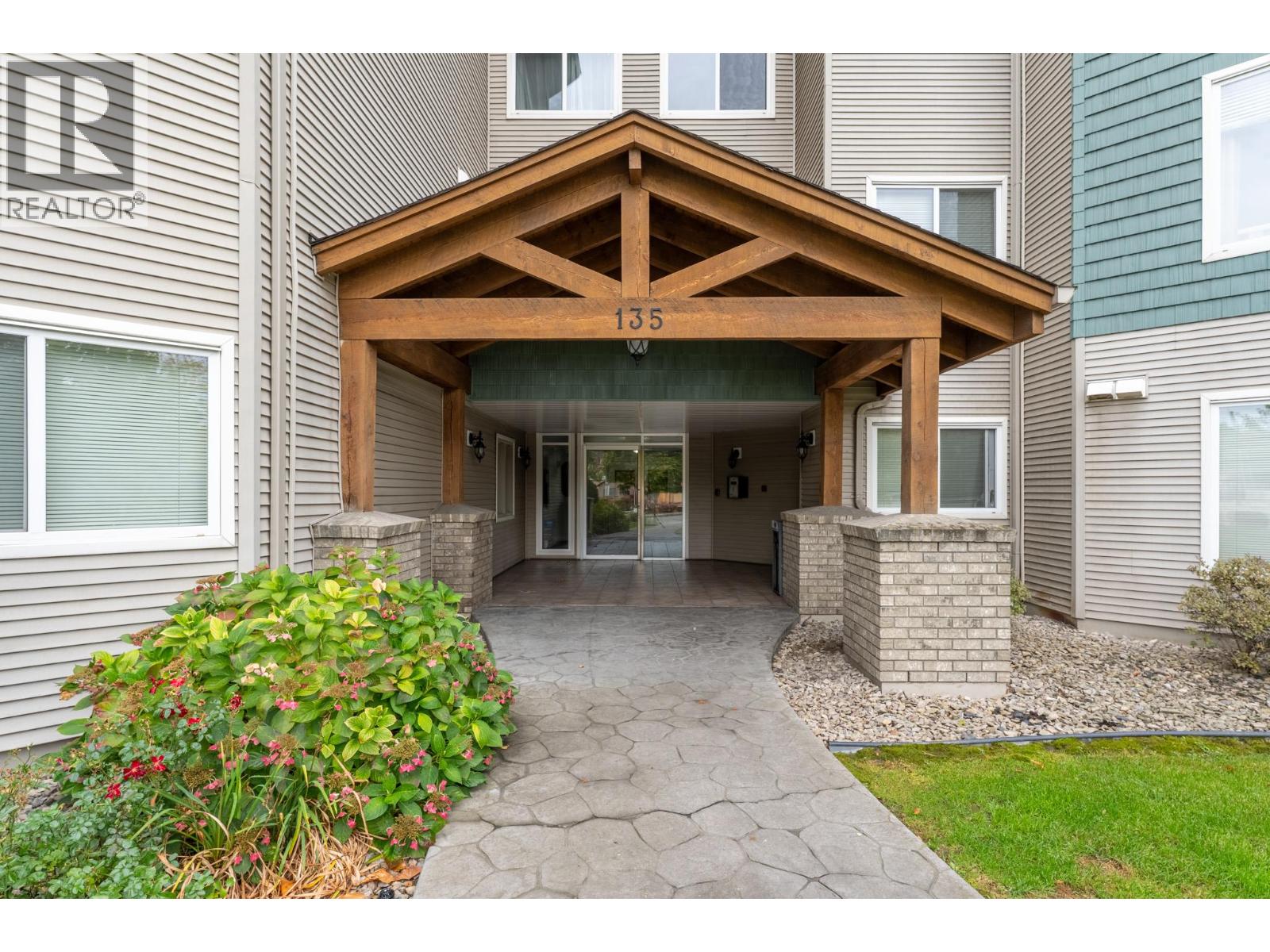 Picture for Unit #306, 135 Ziprick  Road https://www.cirrealty.ca/reb/bc/3/10365843_16.jpg