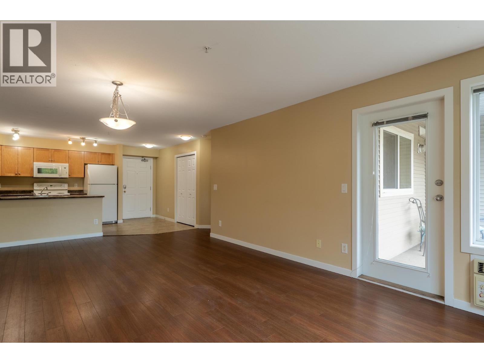 Picture for Unit #306, 135 Ziprick  Road https://www.cirrealty.ca/reb/bc/3/10365843_3.jpg