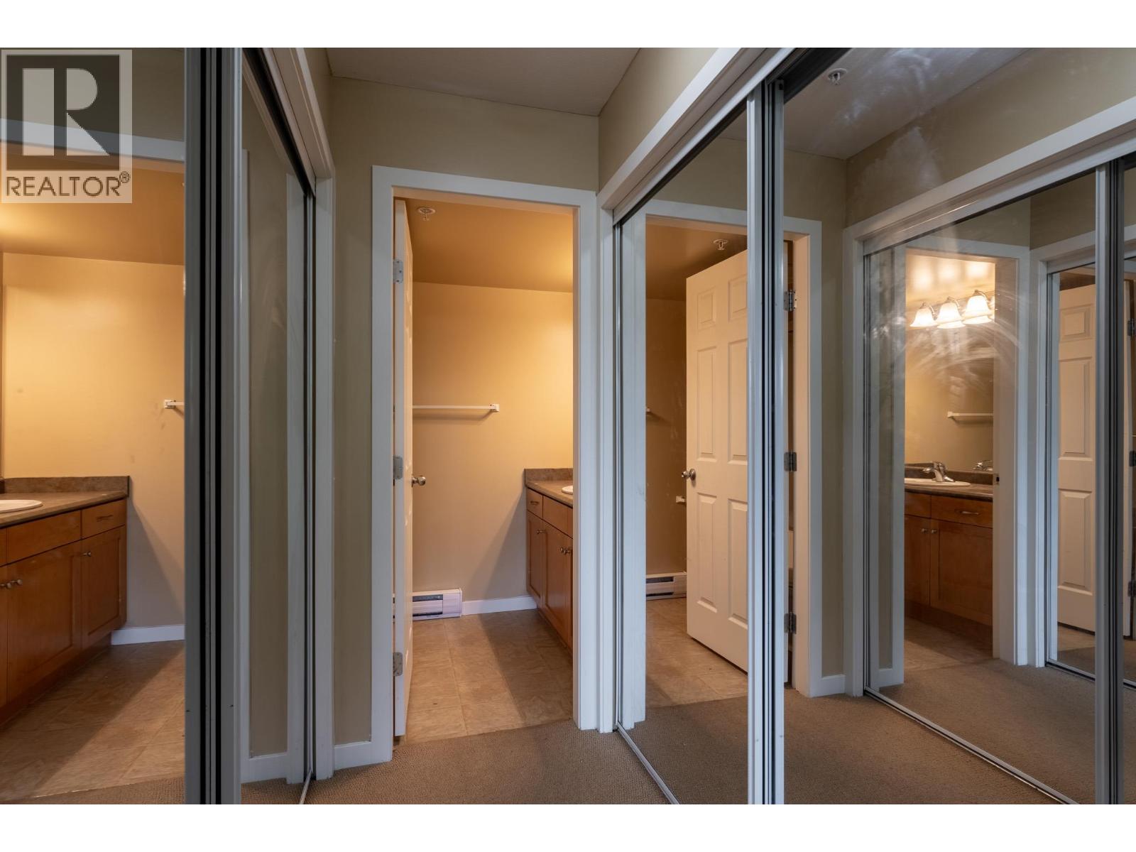 Picture for Unit #306, 135 Ziprick  Road https://www.cirrealty.ca/reb/bc/3/10365843_9.jpg