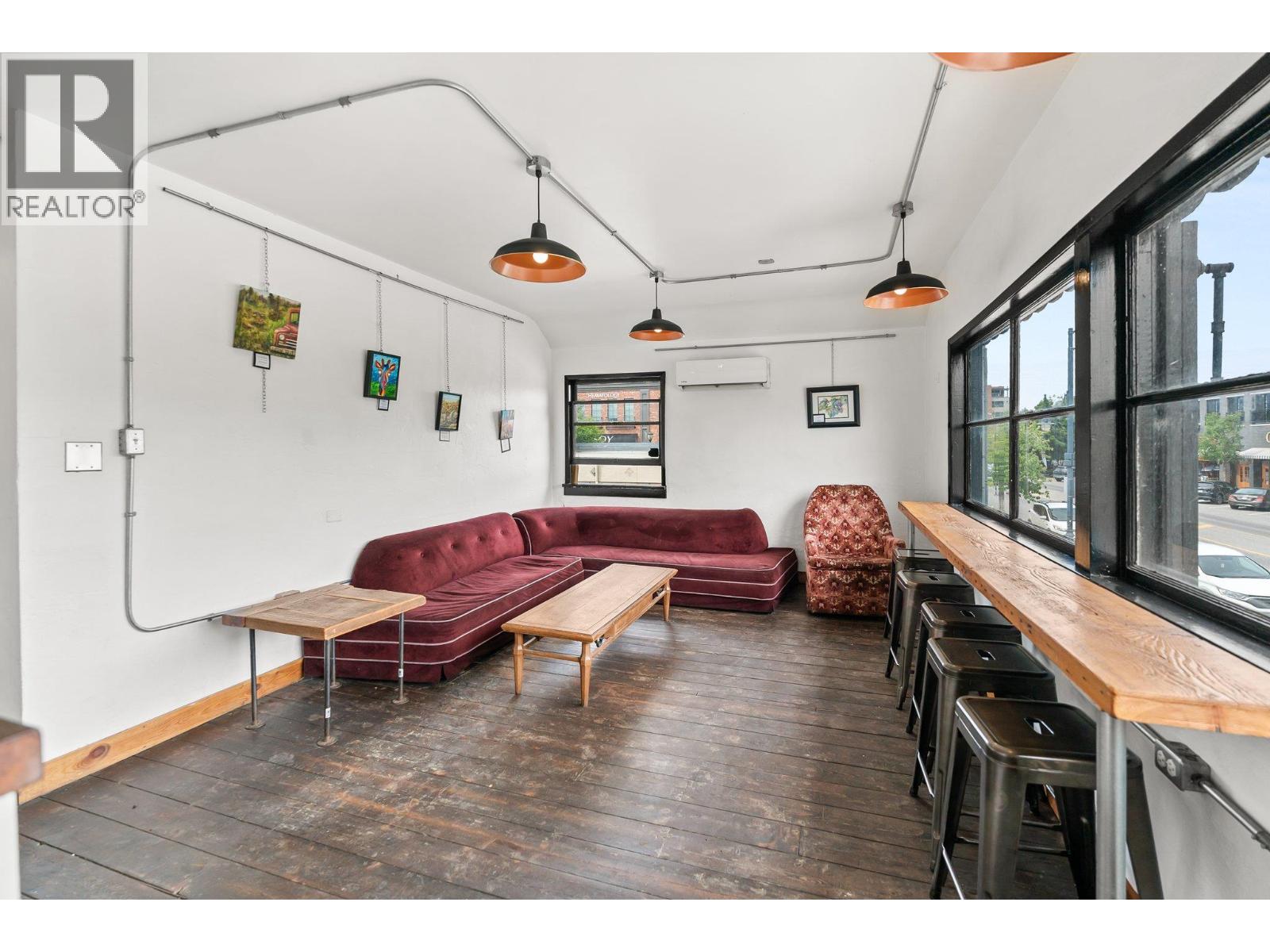 Picture for Unit #100, 1615 Dickson  Avenue https://www.cirrealty.ca/reb/bc/3/10365893_26.jpg