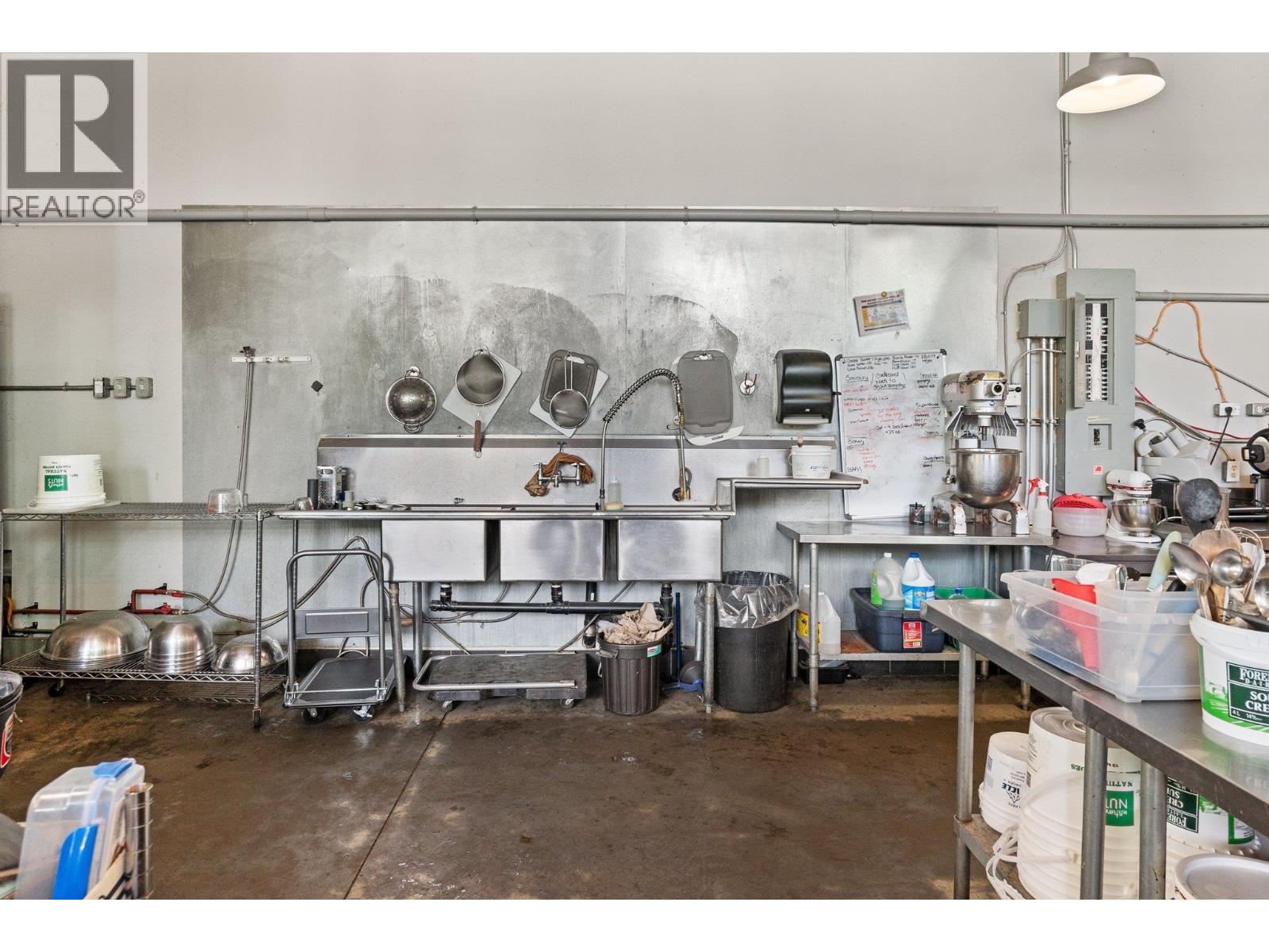 Picture for Unit #100, 1615 Dickson  Avenue https://www.cirrealty.ca/reb/bc/3/10365893_29.jpg