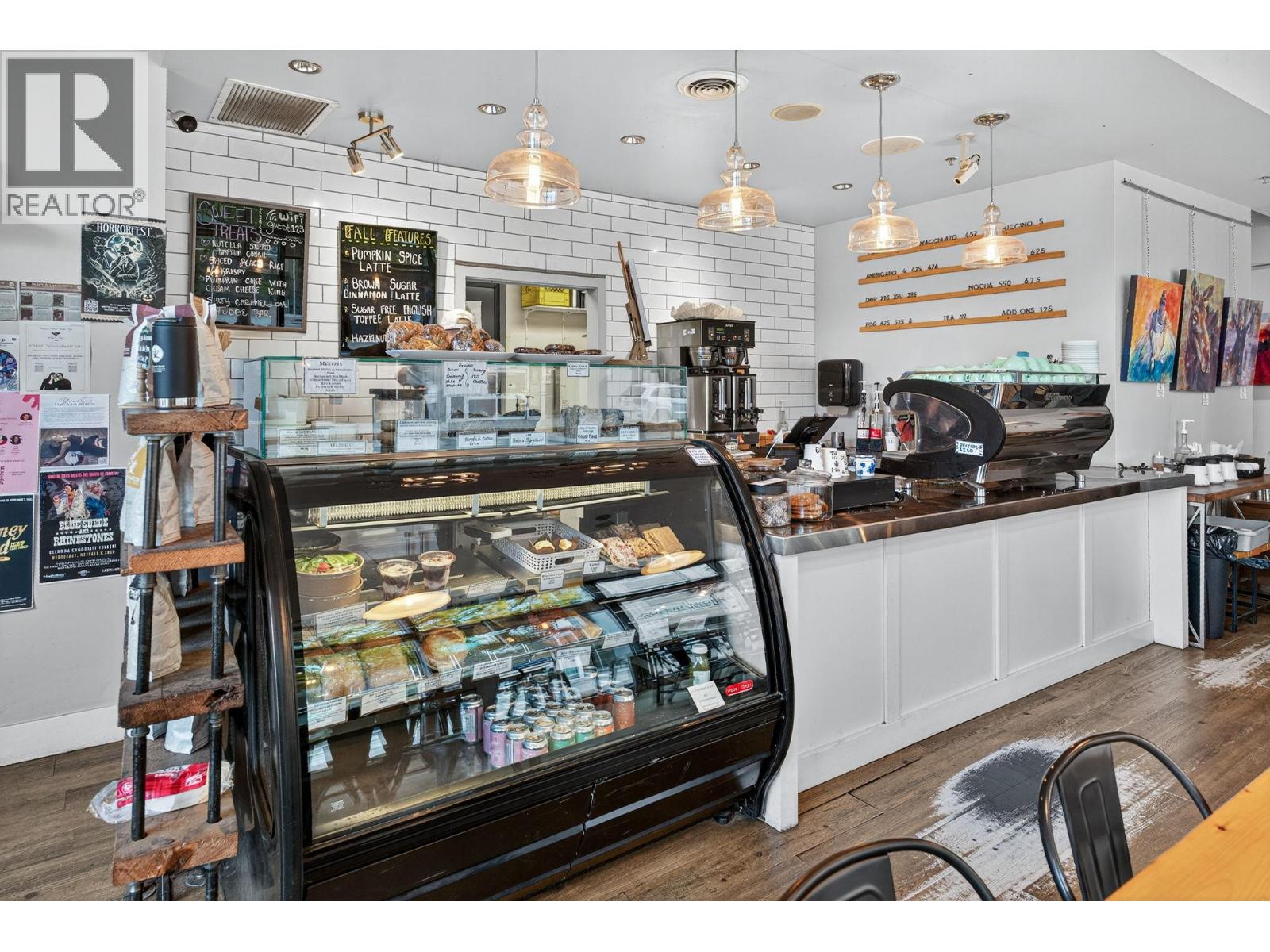 Picture for Unit #100, 1615 Dickson  Avenue https://www.cirrealty.ca/reb/bc/3/10365893_30.jpg