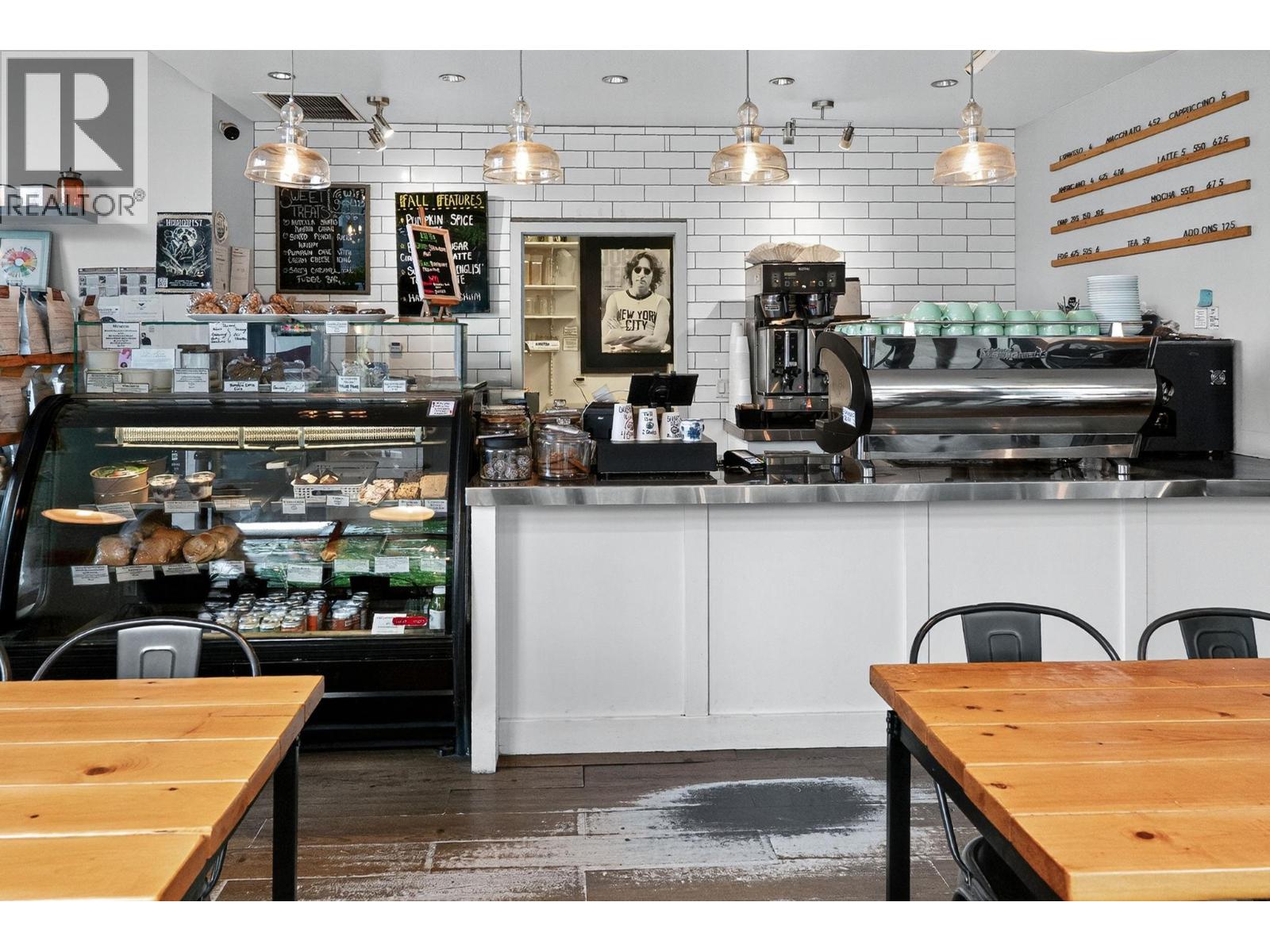 Picture for Unit #100, 1615 Dickson  Avenue https://www.cirrealty.ca/reb/bc/3/10365893_31.jpg