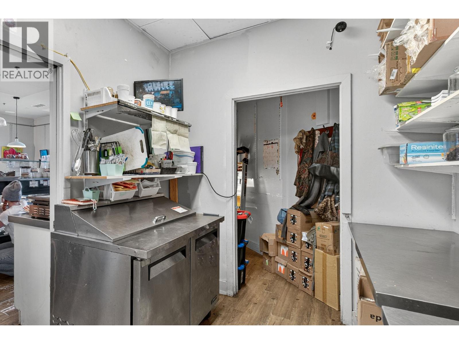 Picture for Unit #100, 1615 Dickson  Avenue https://www.cirrealty.ca/reb/bc/3/10365893_37.jpg