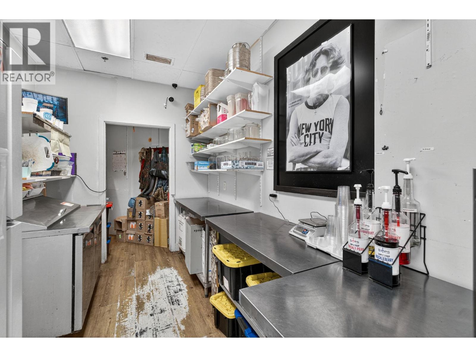 Picture for Unit #100, 1615 Dickson  Avenue https://www.cirrealty.ca/reb/bc/3/10365893_38.jpg