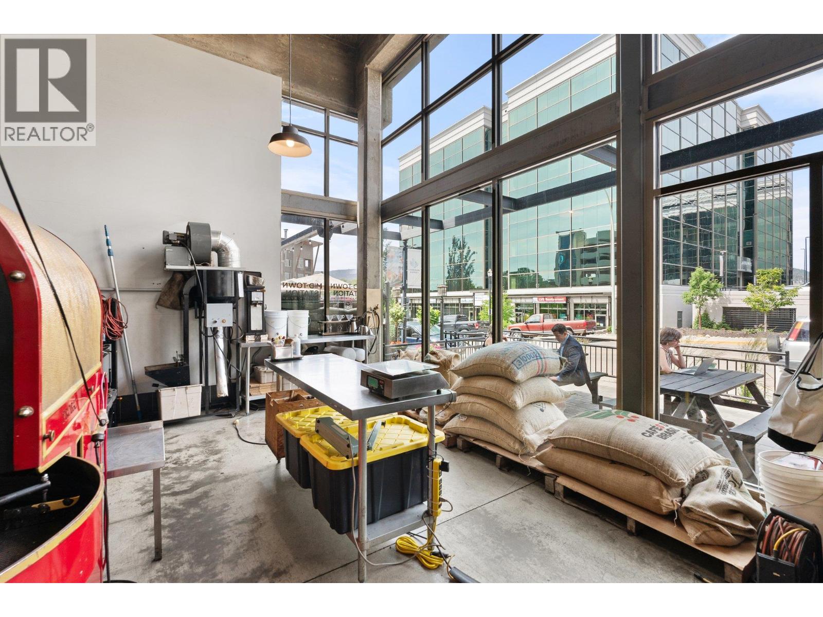 Picture for Unit #100, 1615 Dickson  Avenue https://www.cirrealty.ca/reb/bc/3/10365893_4.jpg