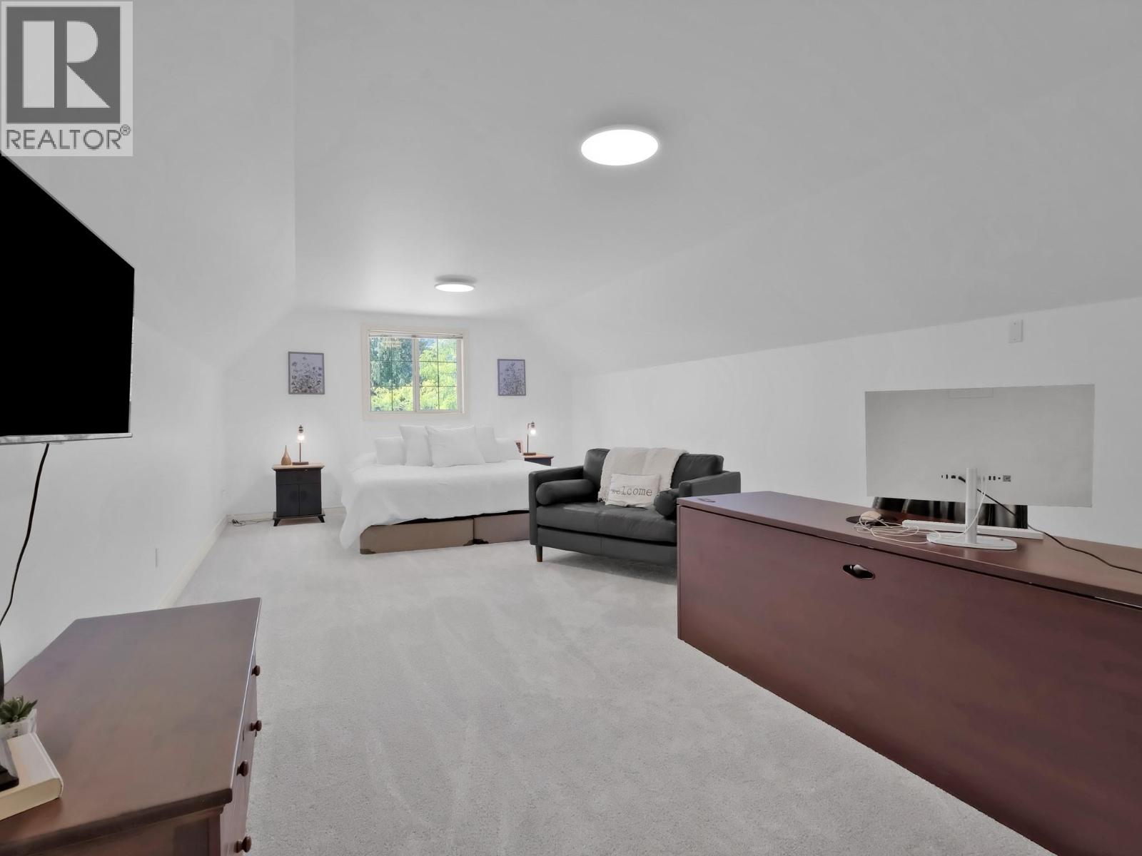 Picture for 3063 Thacker  Drive https://www.cirrealty.ca/reb/bc/3/10365903_11.jpg