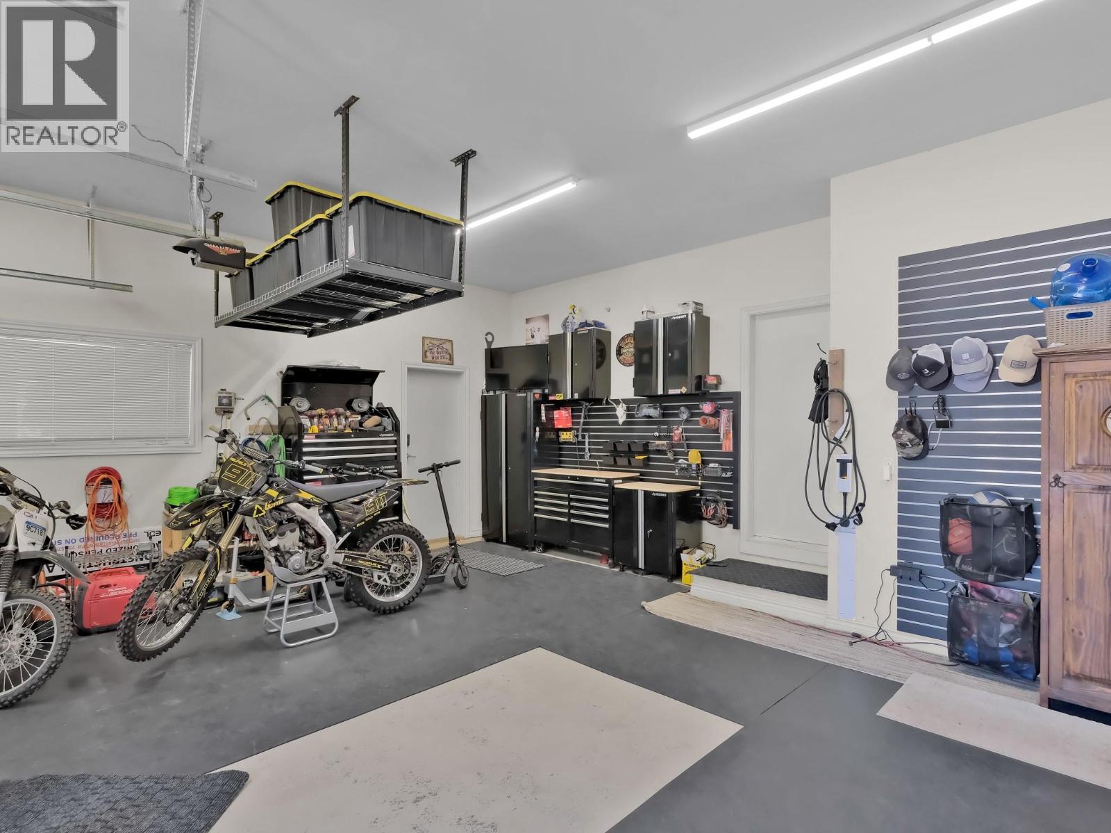 Picture for 3063 Thacker  Drive https://www.cirrealty.ca/reb/bc/3/10365903_14.jpg