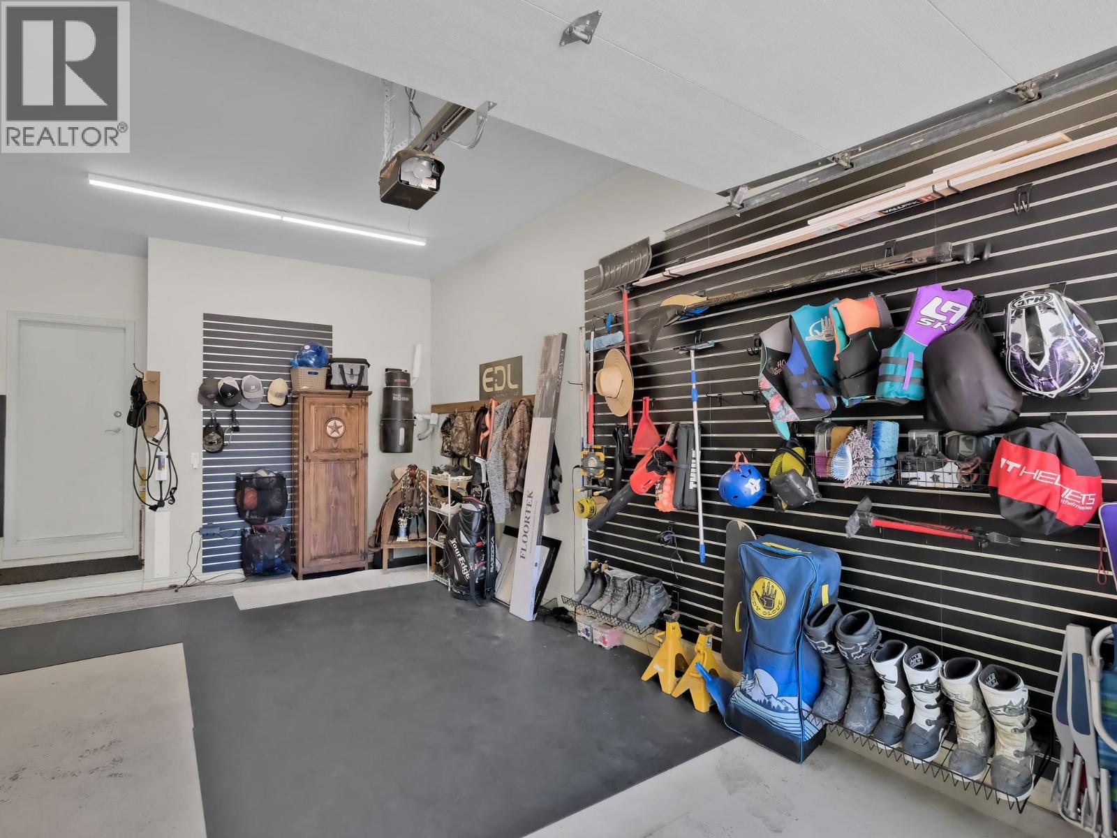 Picture for 3063 Thacker  Drive https://www.cirrealty.ca/reb/bc/3/10365903_15.jpg